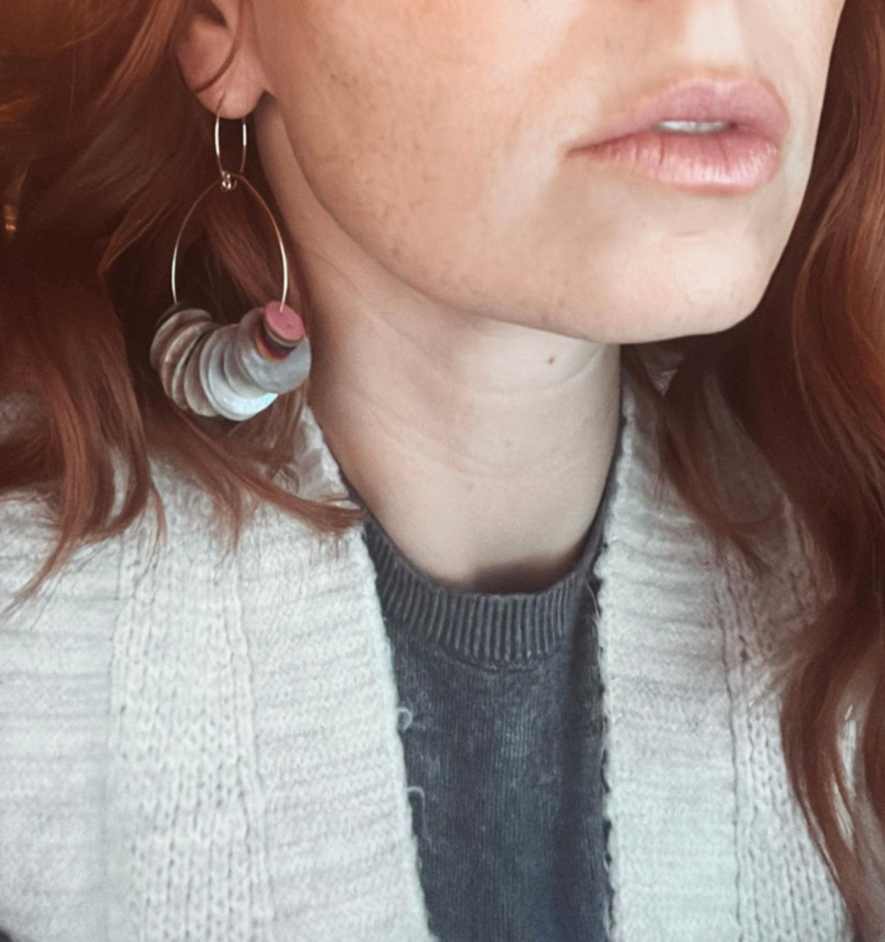 Boucles d’oreilles ARIANE boutons de nacre style bohème - Créations Uniques - Créations Uniques