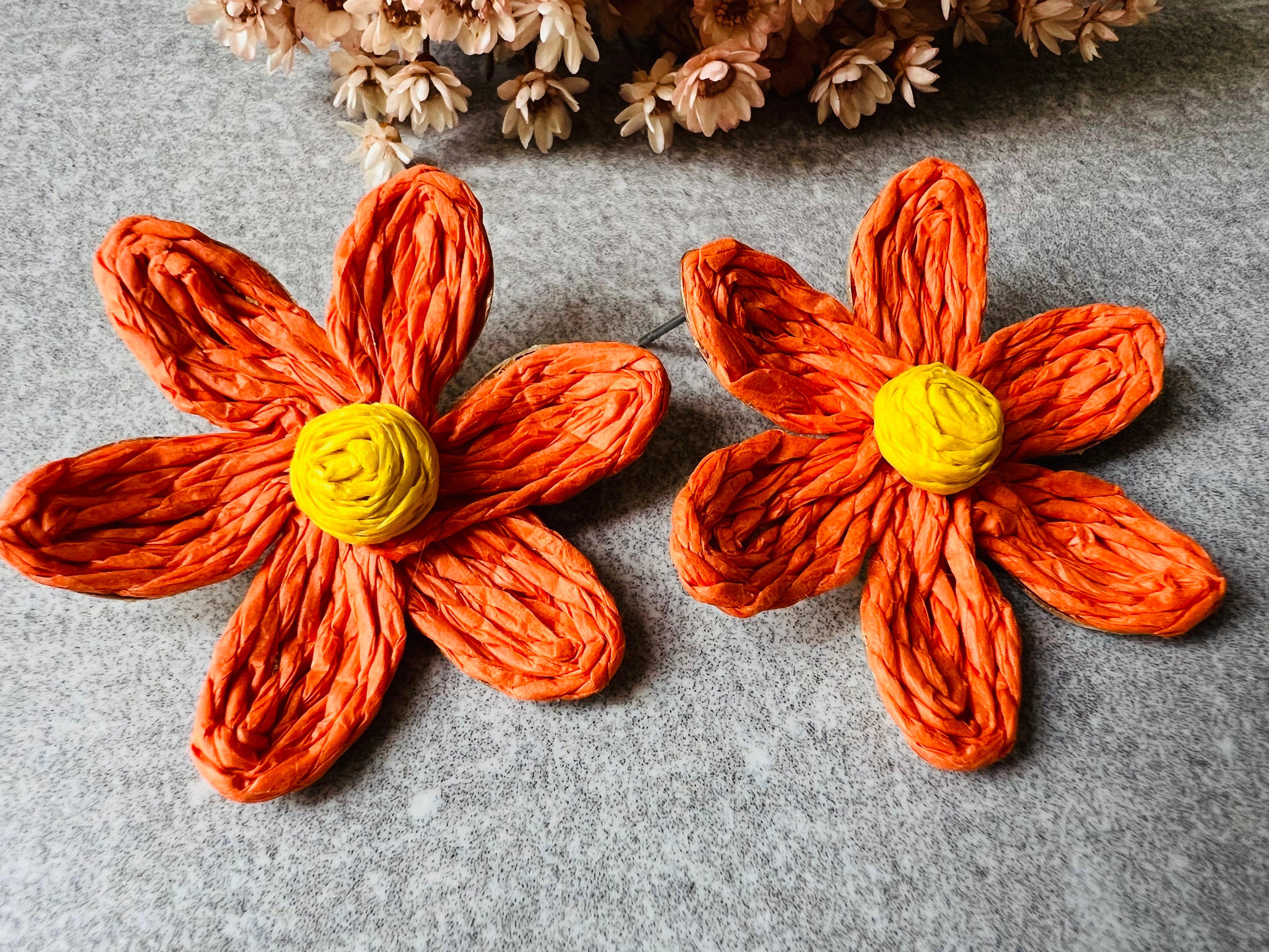 Boucles d’oreilles MATHILDE fleurs oranges courtes raphia - Créations Uniques