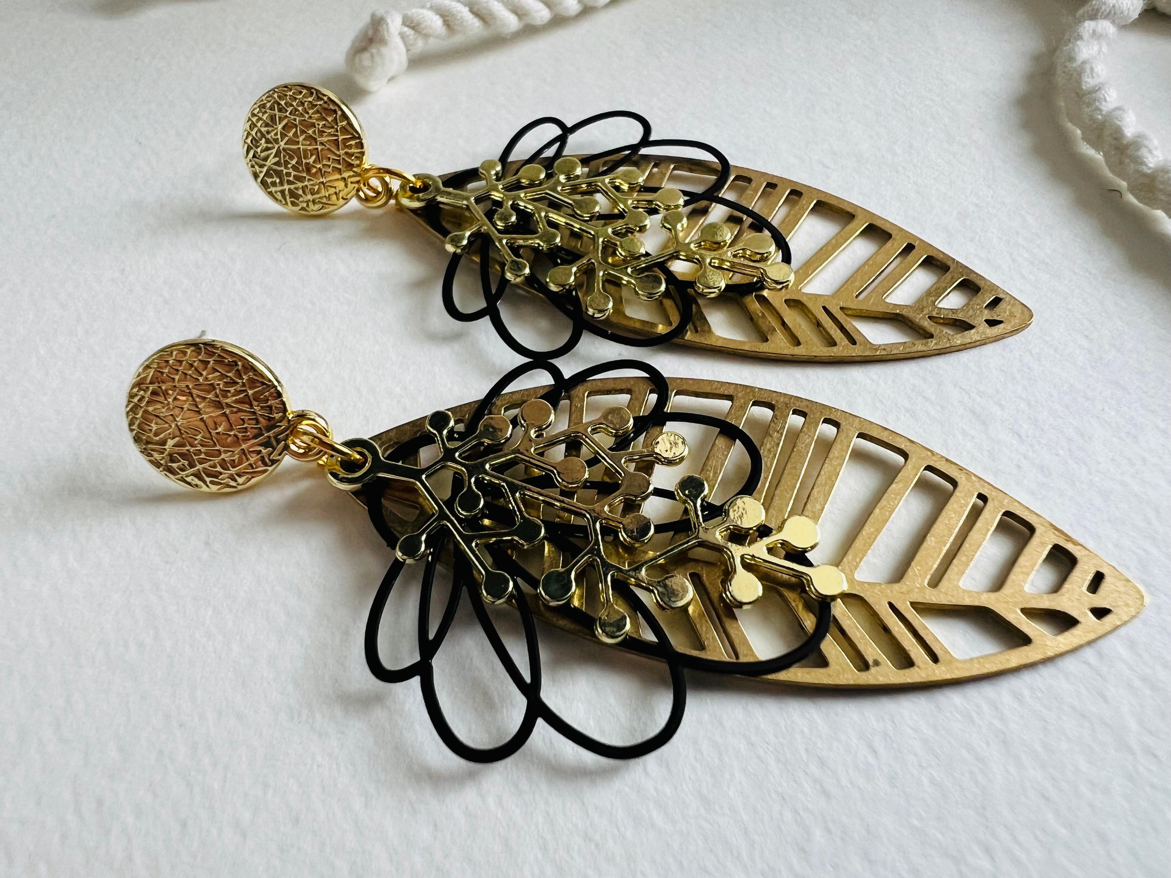 Boucles d’oreilles MARYLINE feuillage noir et goutte laiton - Créations Uniques - Créations Uniques