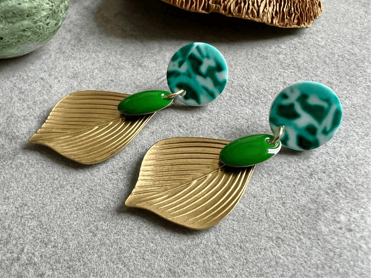 Boucles d’oreilles CECILE clous verts - Créations Uniques - Créations Uniques