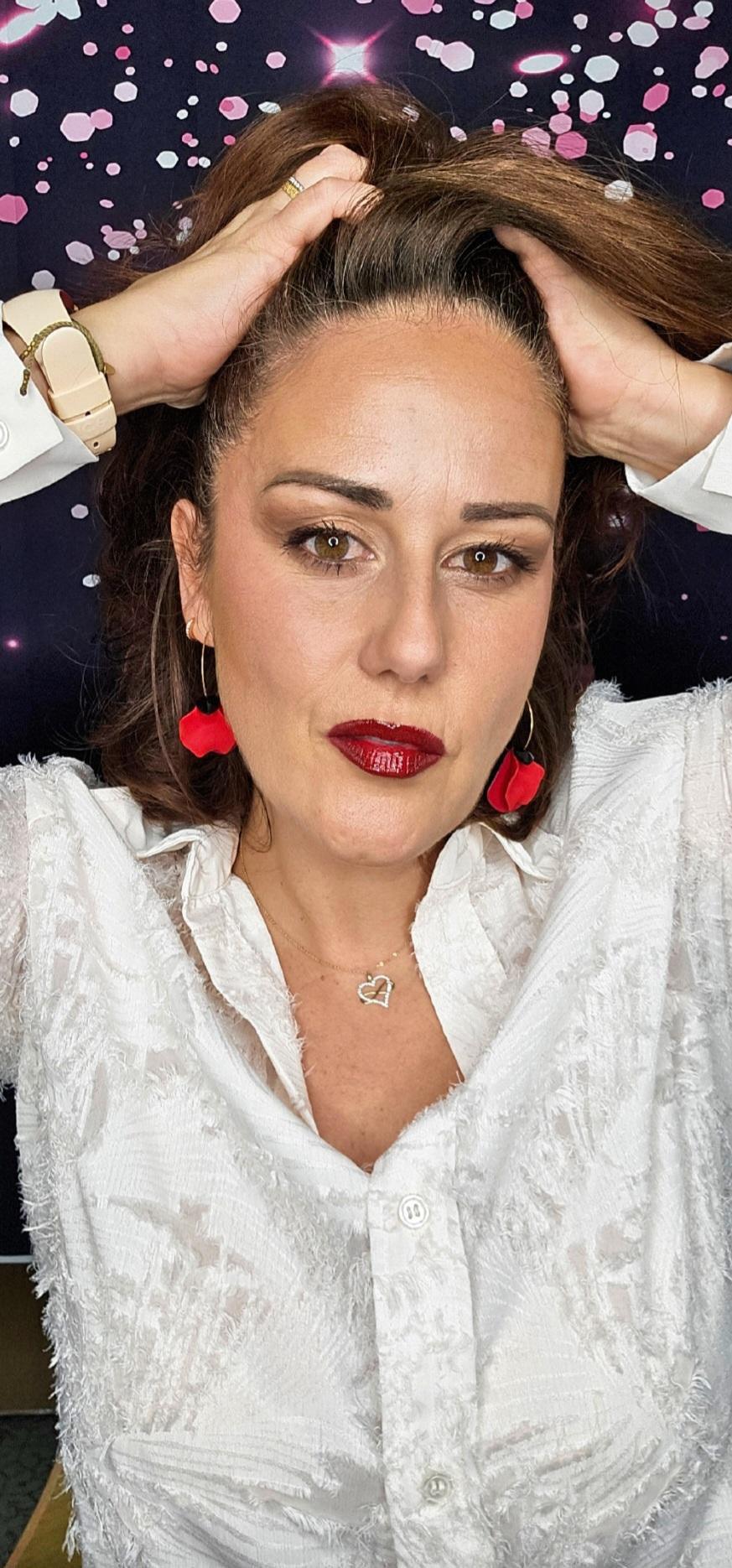 Boucles d’oreilles MARIELLE pétales rouges et cœurs cristal noirs - Créations Uniques - Créations Uniques