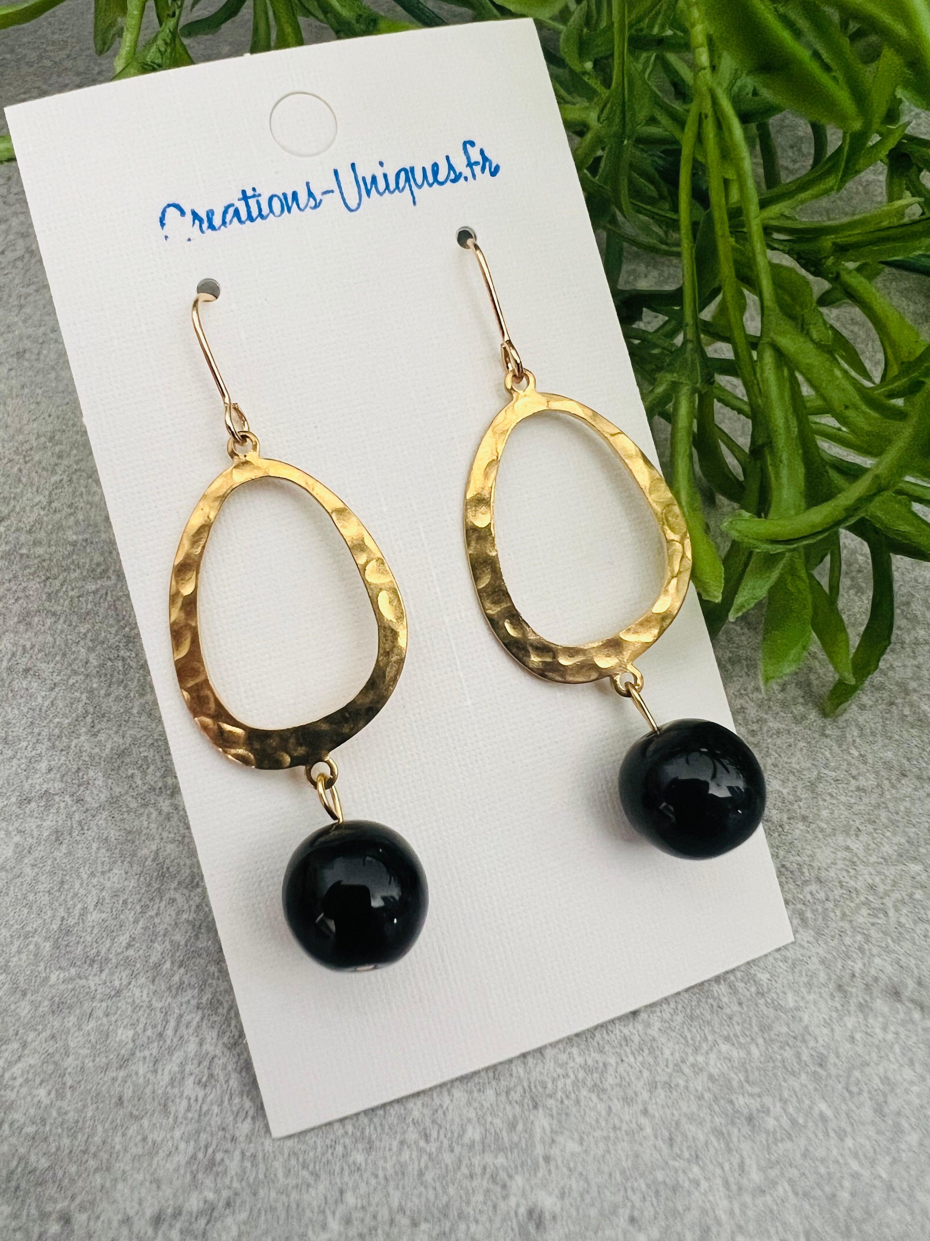 Boucles d’oreilles STEPHANIE gouttes laiton et perles noires - Créations Uniques - Créations Uniques