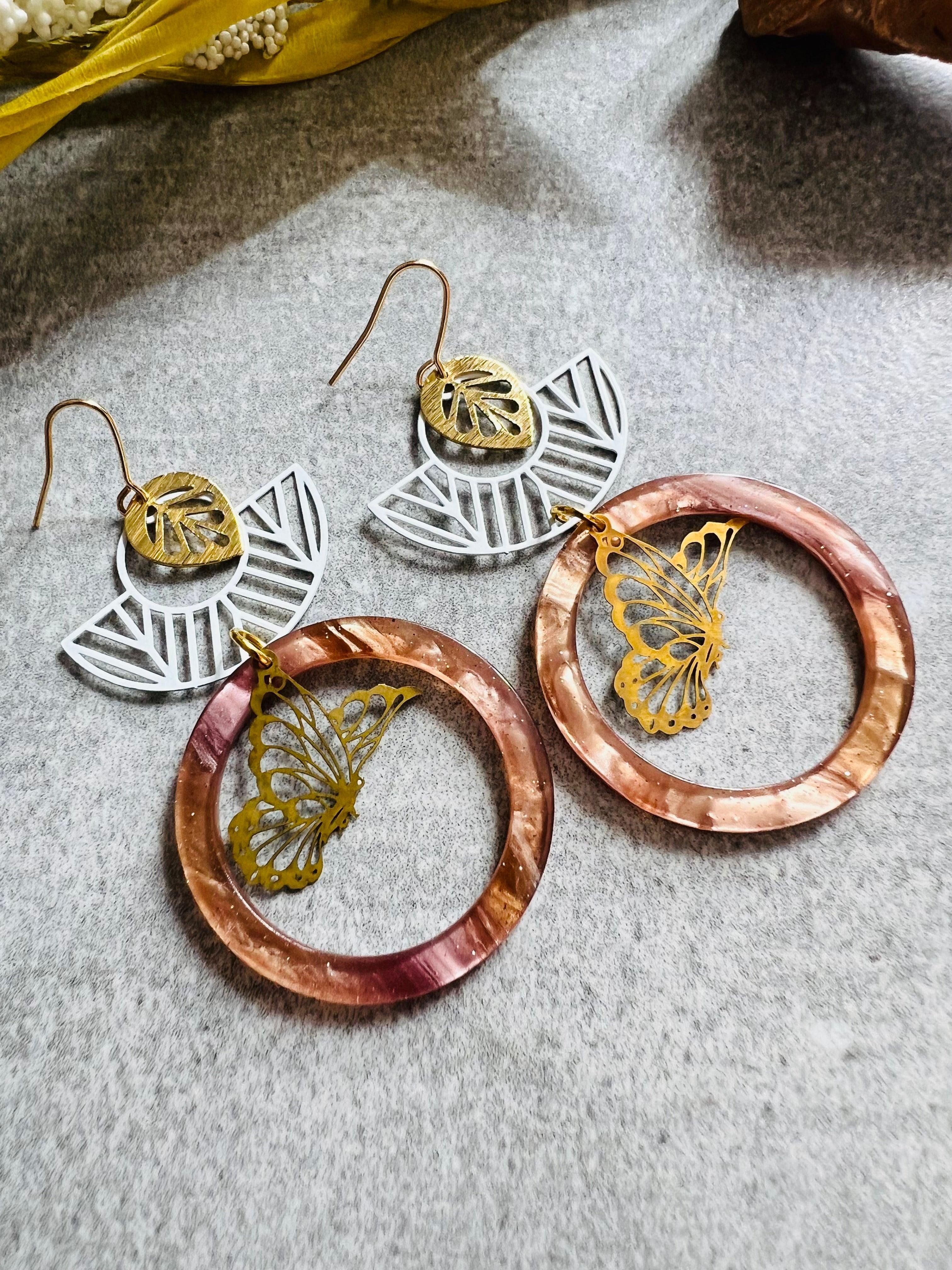 Boucles d’oreilles ELOANE papillon dorés et résine - Créations Uniques - Créations Uniques
