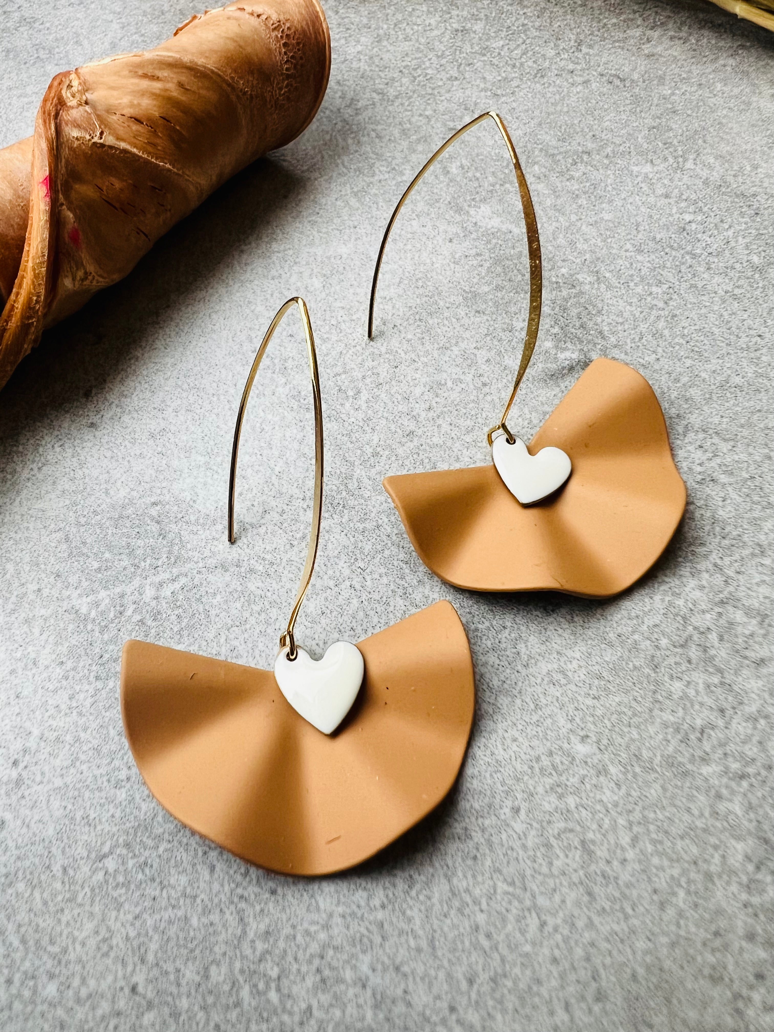 Boucles d’oreilles SELENE éventail beige - Créations Uniques - Créations Uniques