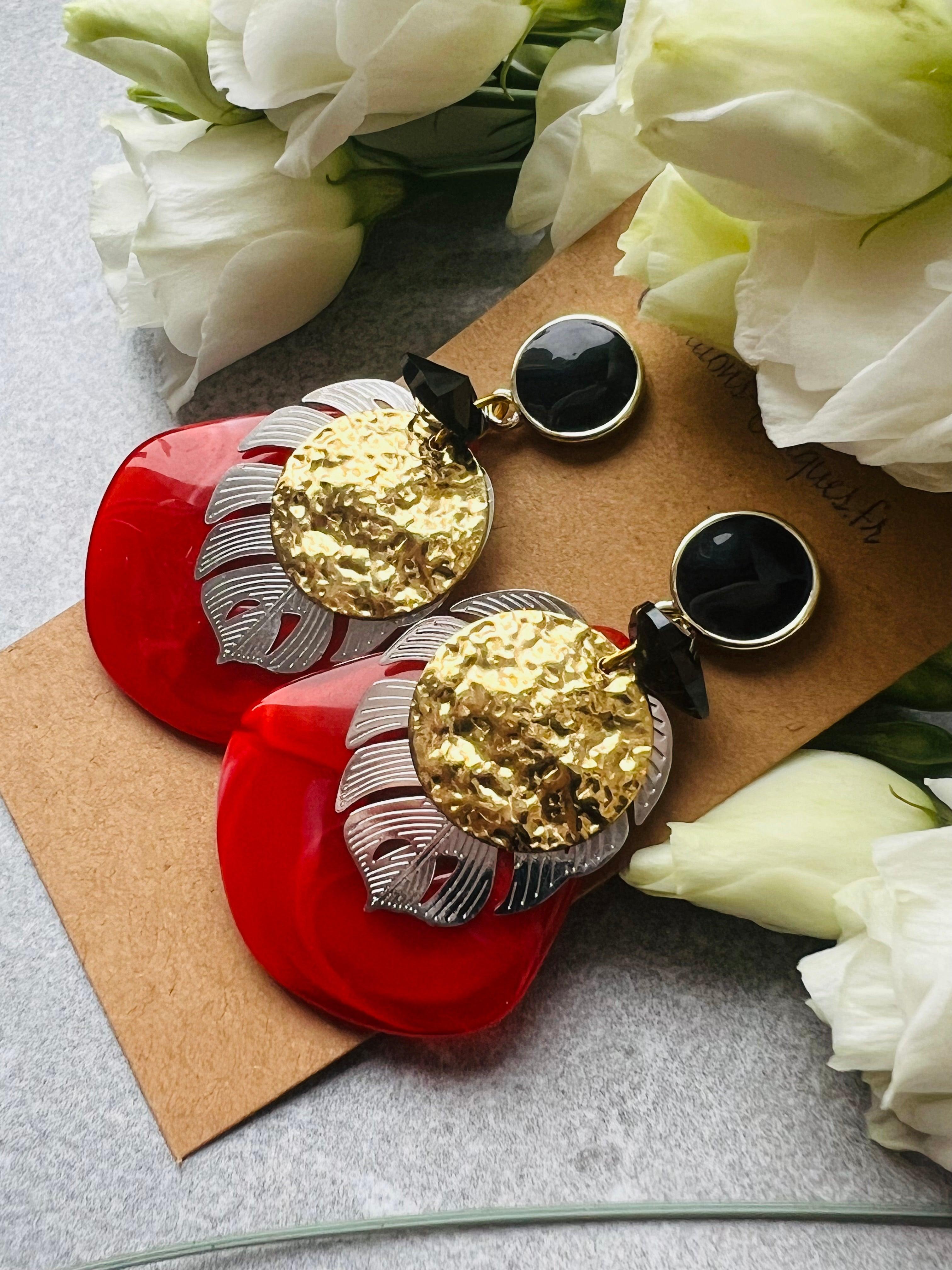 Boucles d’oreilles DELILAH résine et cœur cristal noirs - Créations Uniques - Créations Uniques