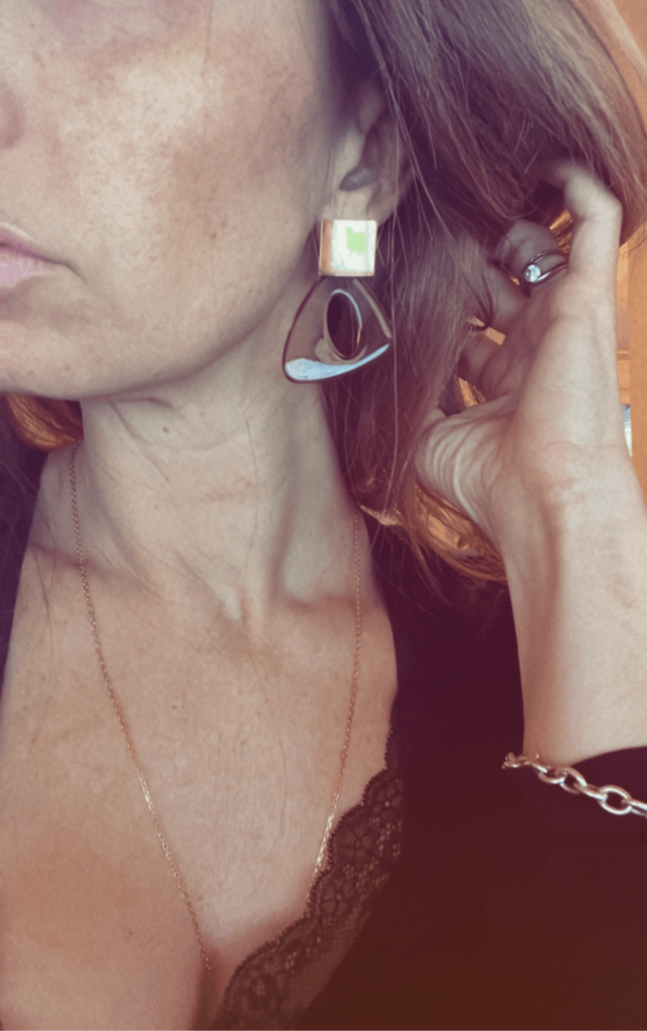 Boucles d’oreilles TALI triangles résine caramel - Créations Uniques - Créations Uniques