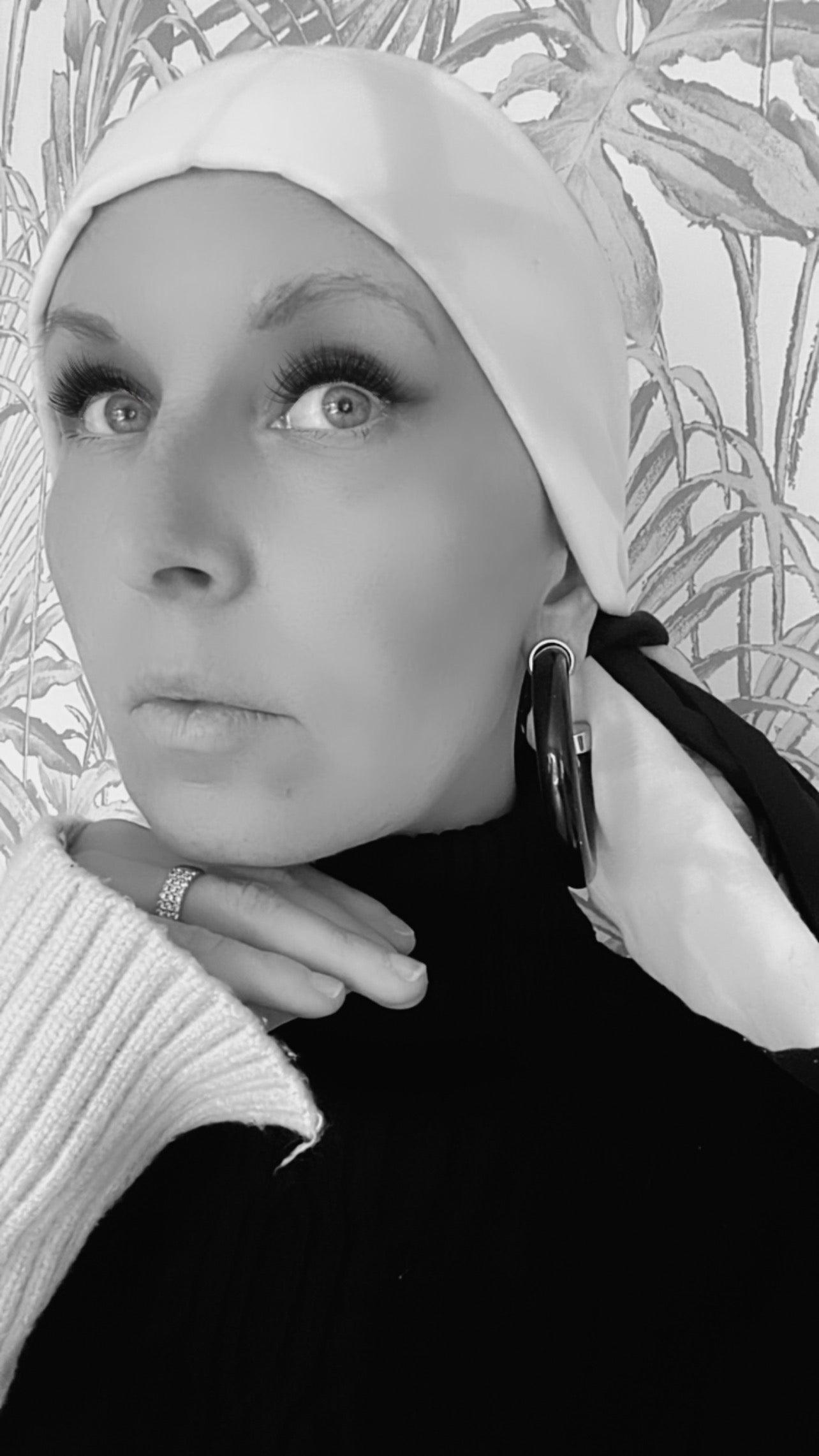 Boucles d’oreilles VIVIA grandes créoles noires - Créations Uniques