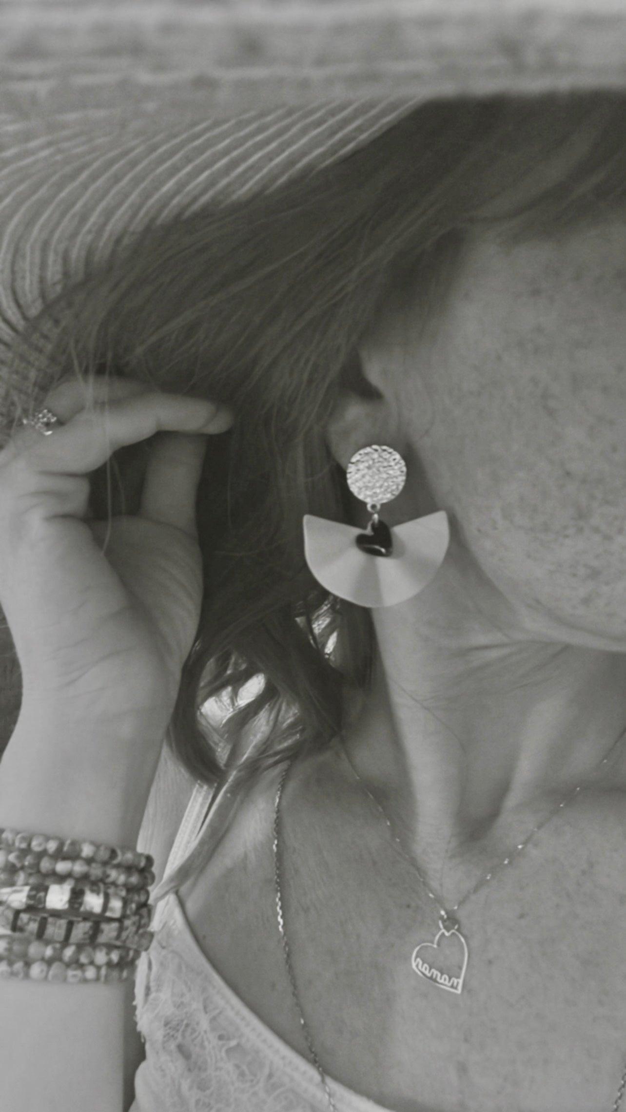 Boucles d’oreilles WENDY asymétriques éventail moutarde - Créations Uniques - Créations Uniques