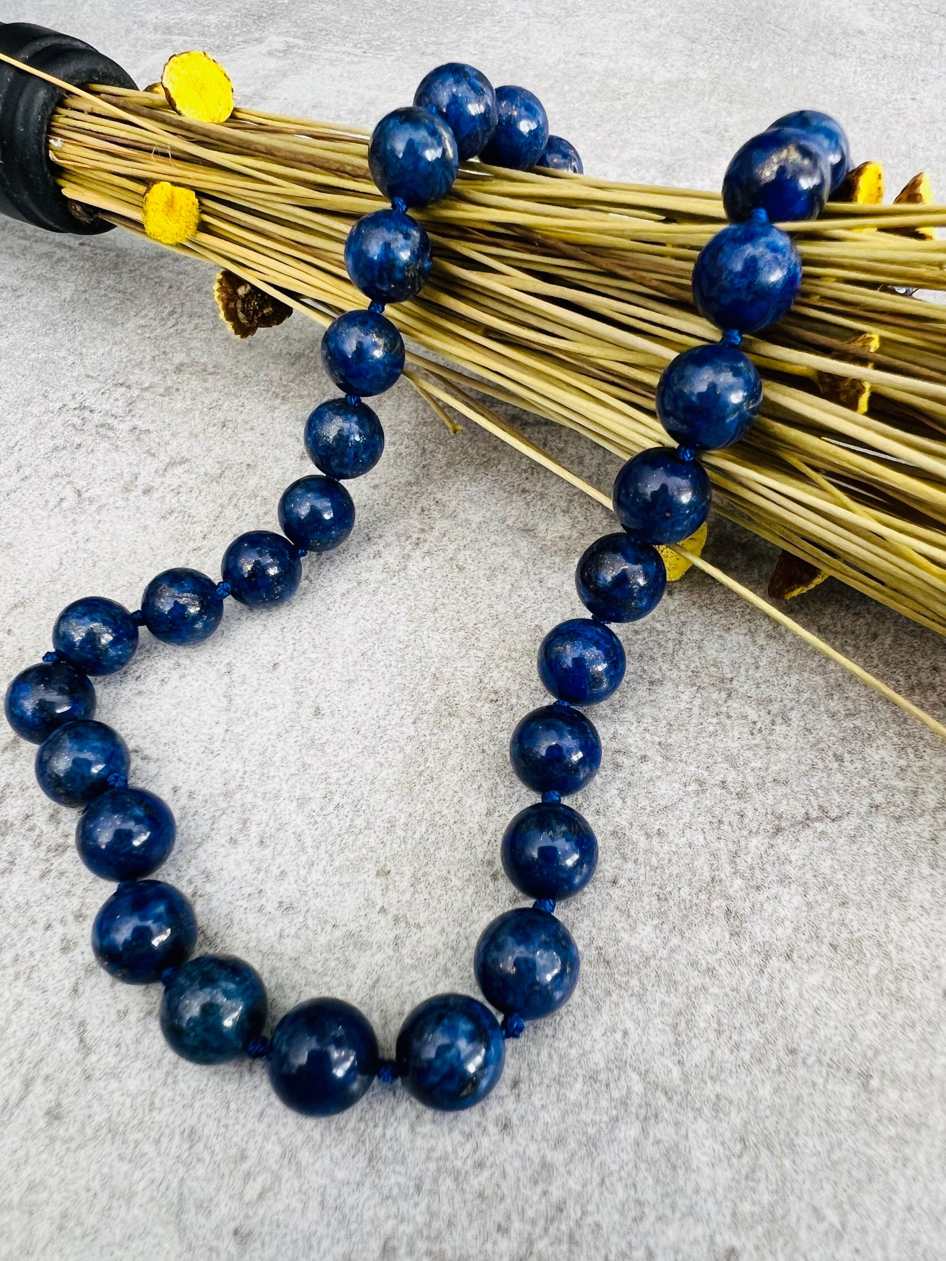 Collier chic ARTEMIS perles minérales bleu lapis - Créations Uniques