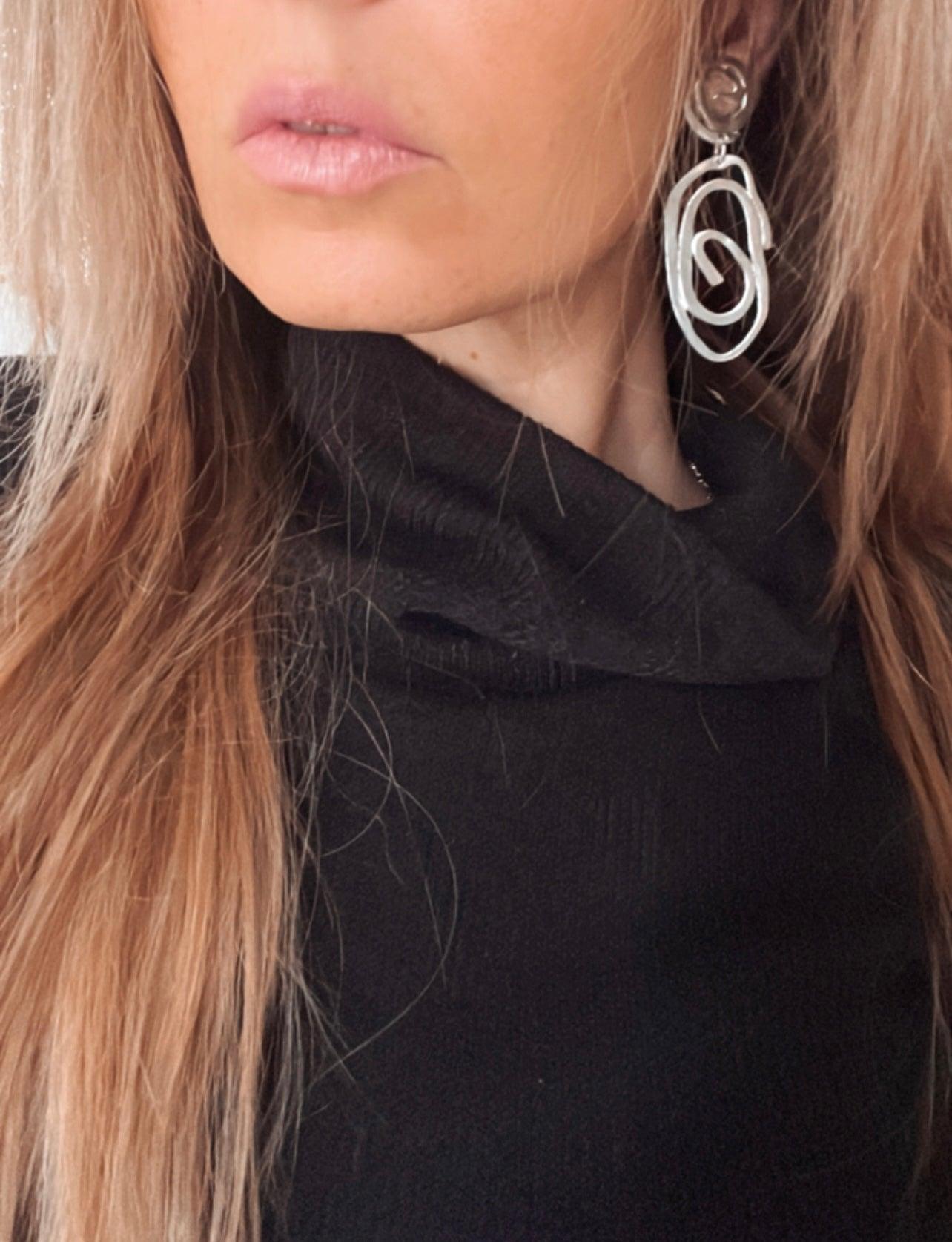 E70800 Boucles d'oreilles clips goutte tourbillonnante - Karine Sultan - Créations Uniques