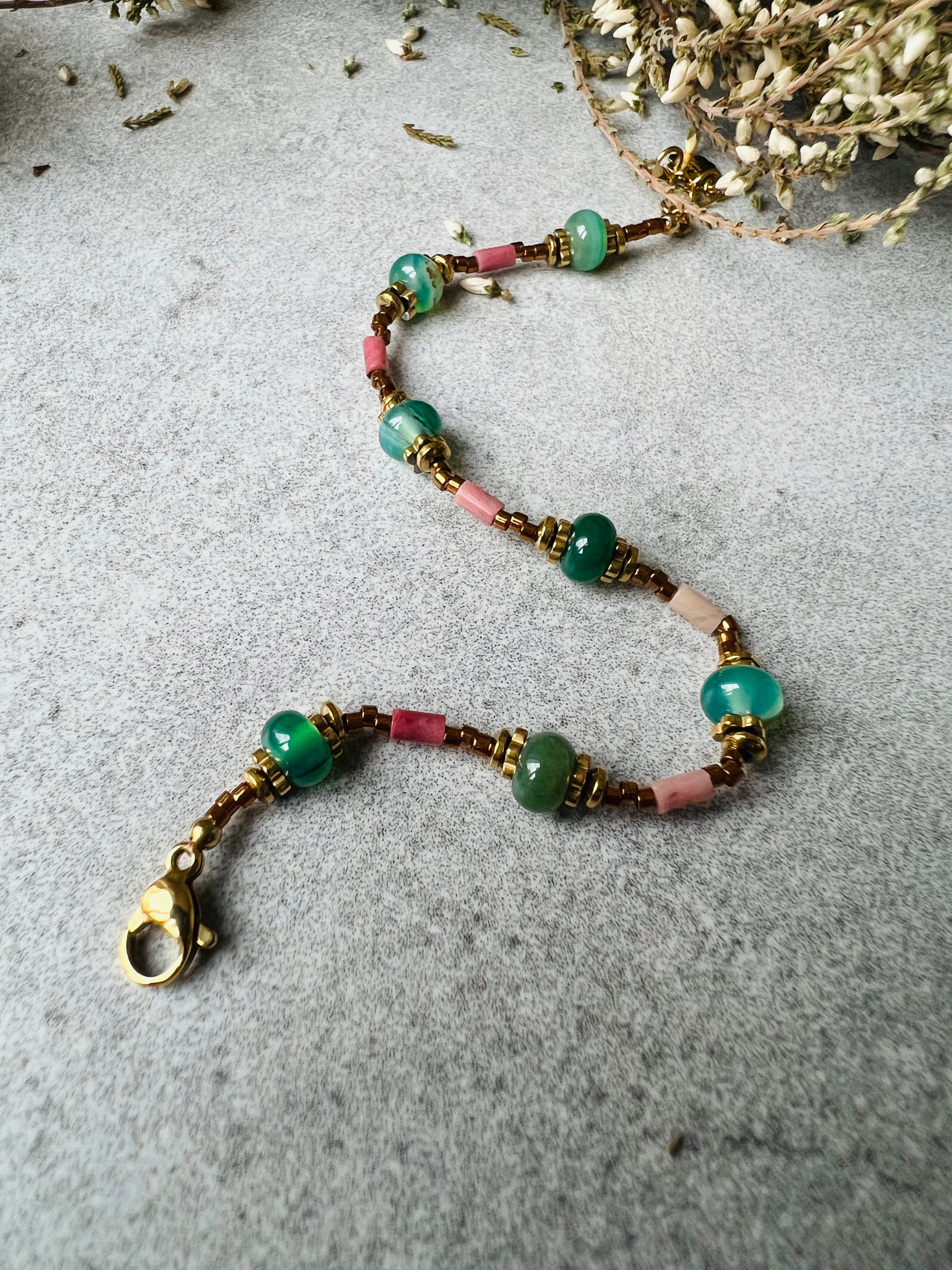 Bracelet LUISA perles vertes et roses - Créations Uniques