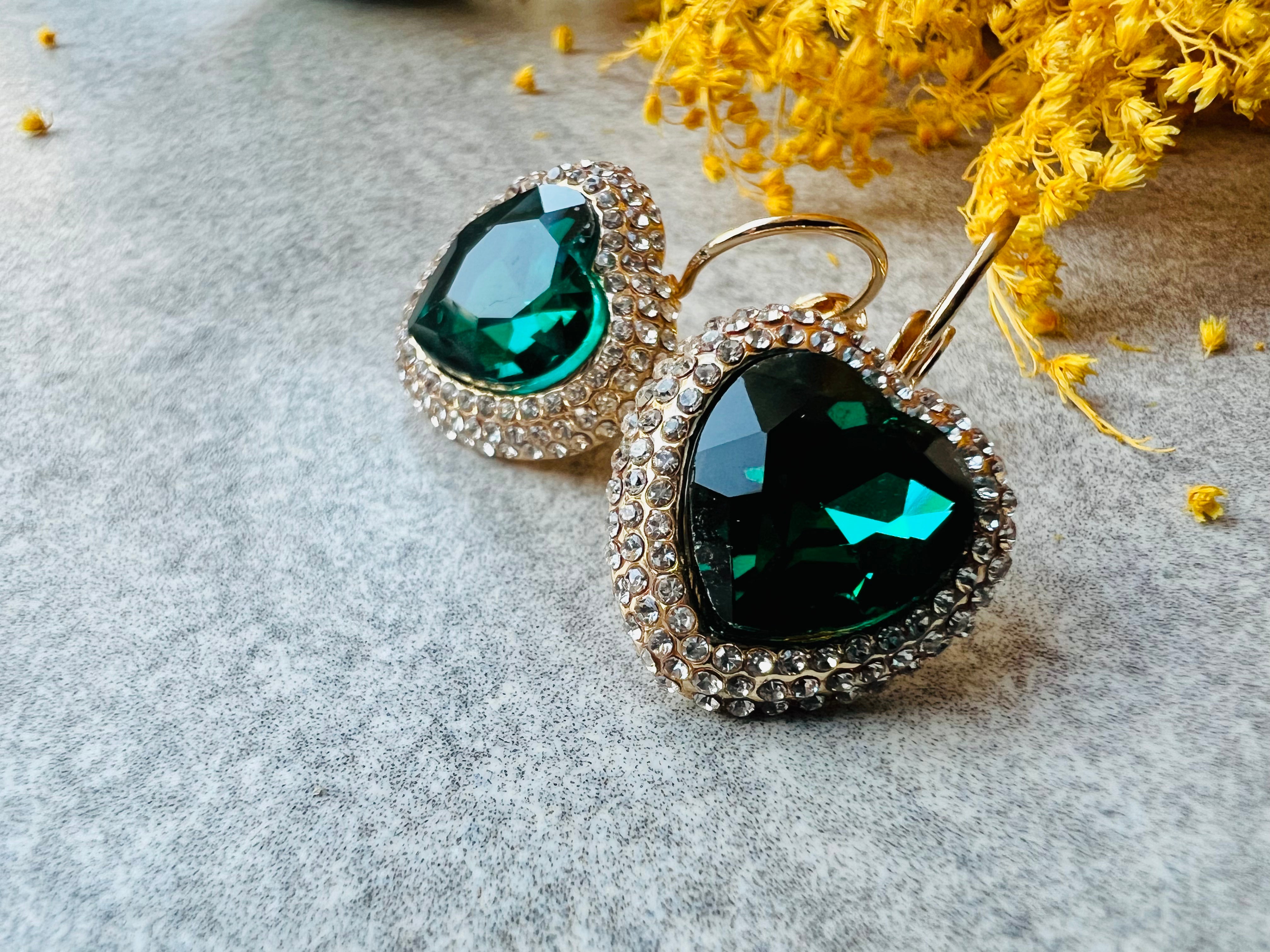 Boucles d’oreilles RONNIE cœurs émeraude strass crochets dormeuses - Créations Uniques