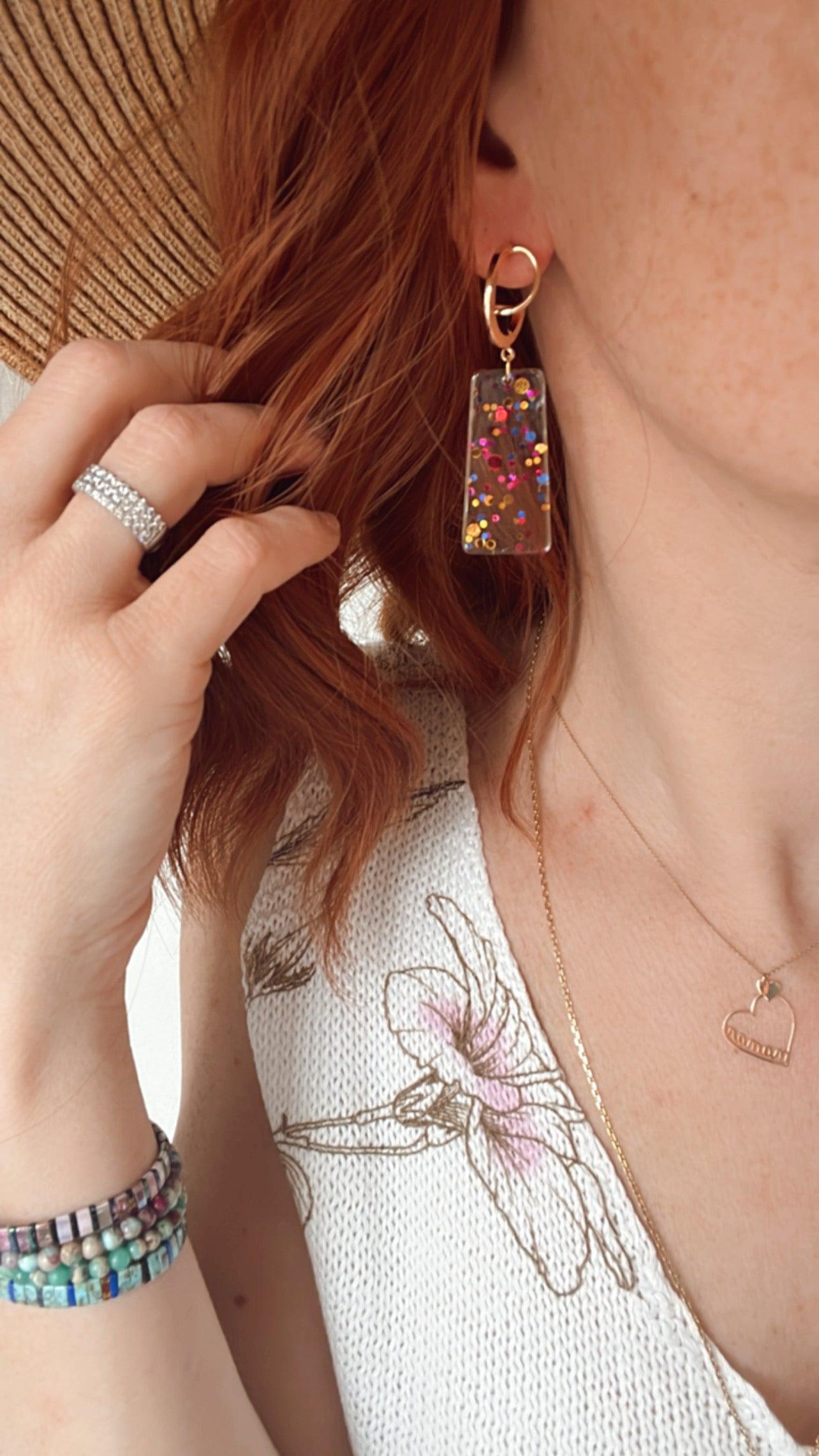 Boucles d’oreilles FRAMBOISE résine pailletée - Créations Uniques