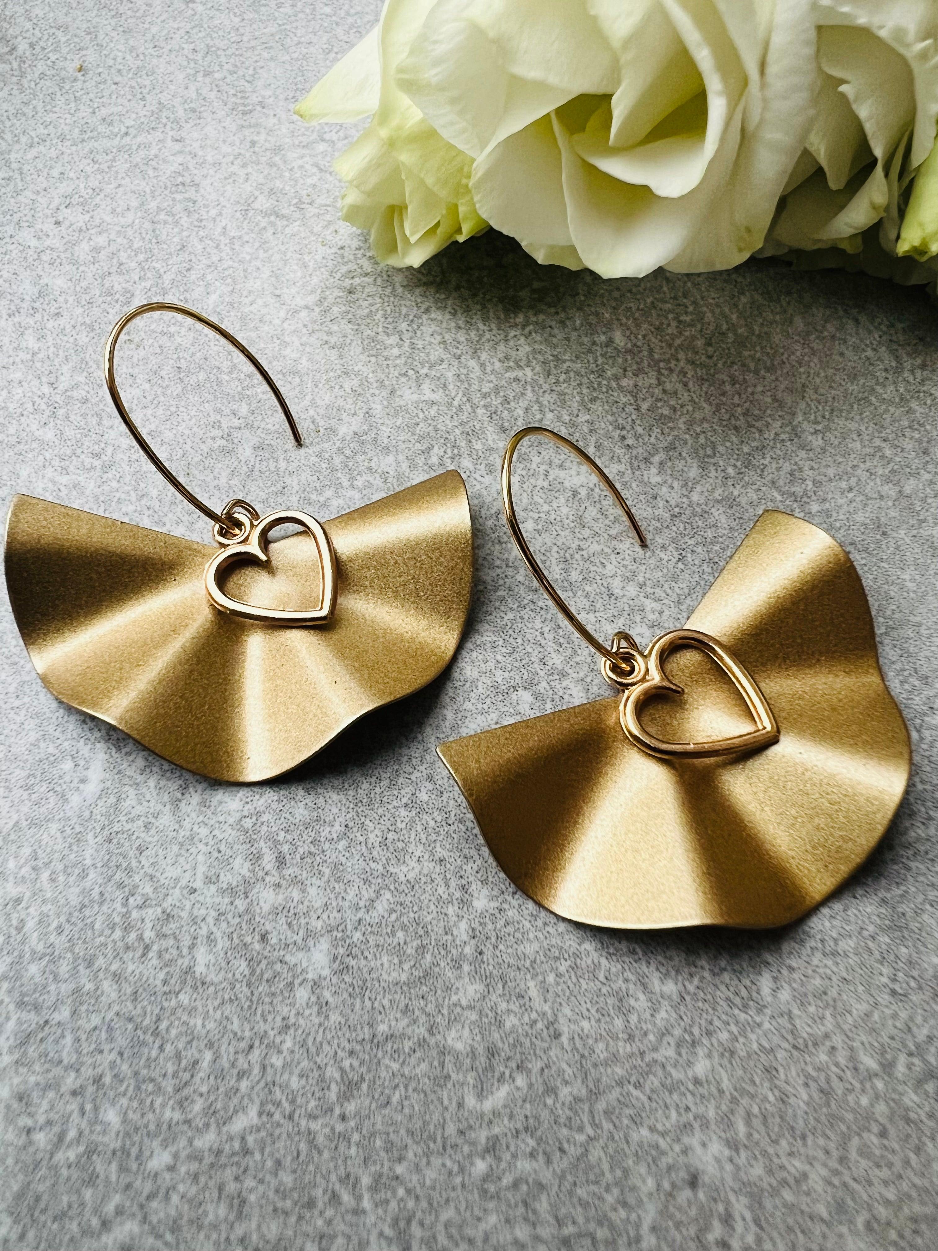 Boucles d’oreilles SELENE éventails dorés version courte - Créations Uniques - Créations Uniques