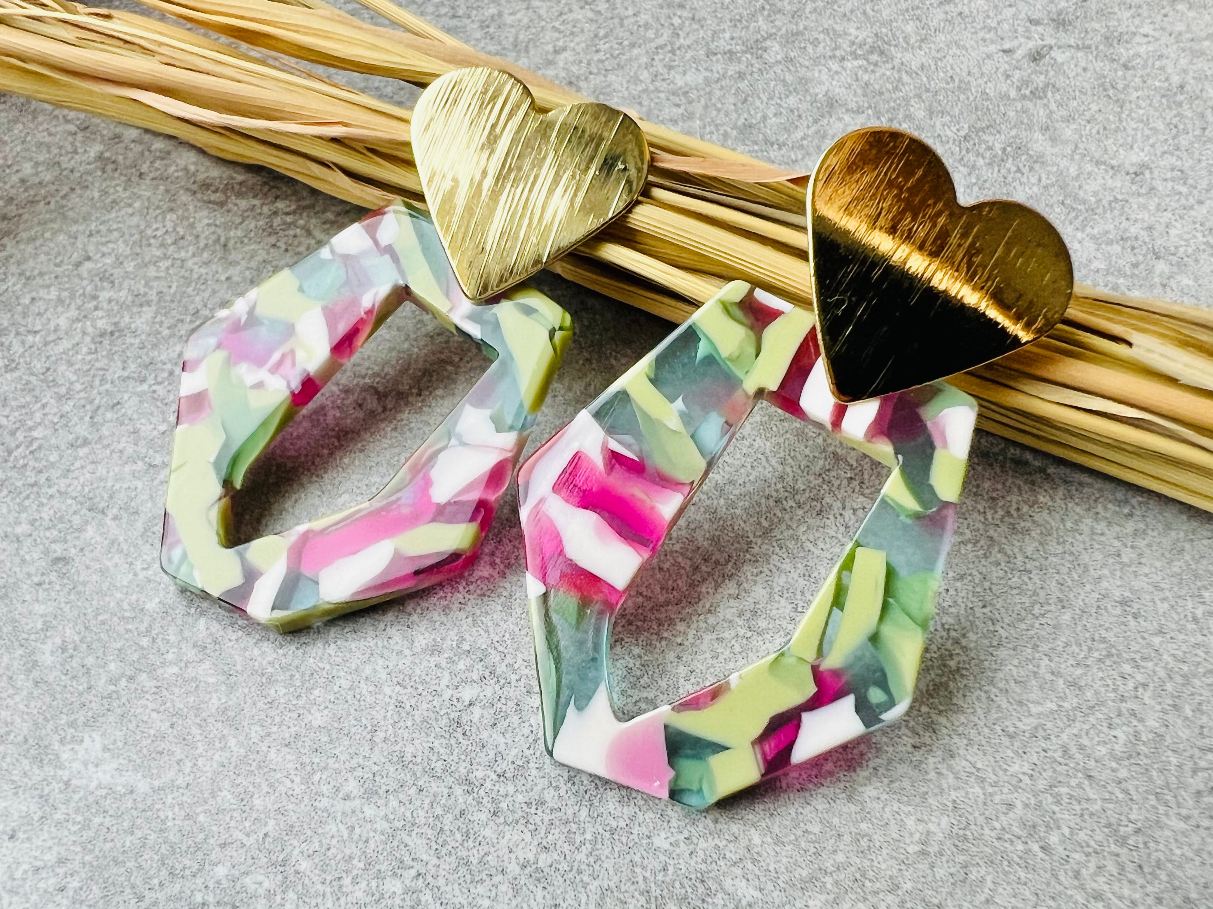 Boucles d’oreilles ROXANE résine clous cœurs dorés - Créations Uniques - Créations Uniques