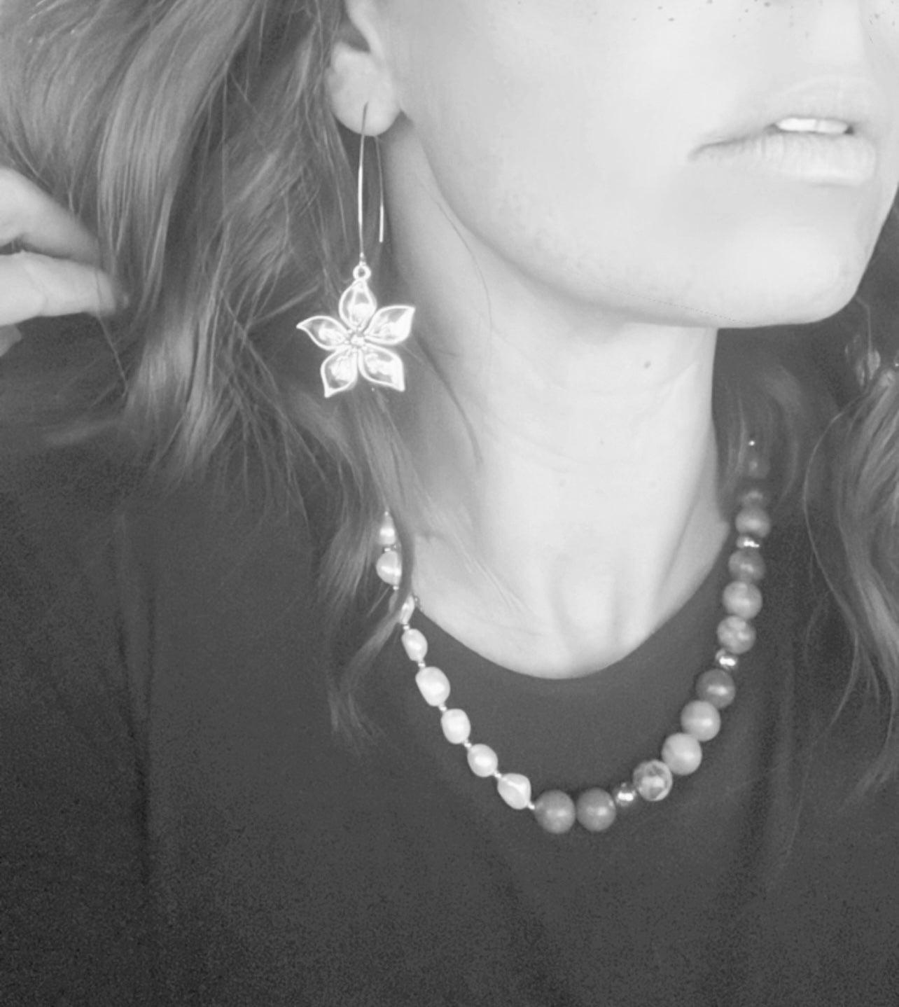 Boucles d’oreilles LINNA fleurs argentées - Créations Uniques - Créations Uniques