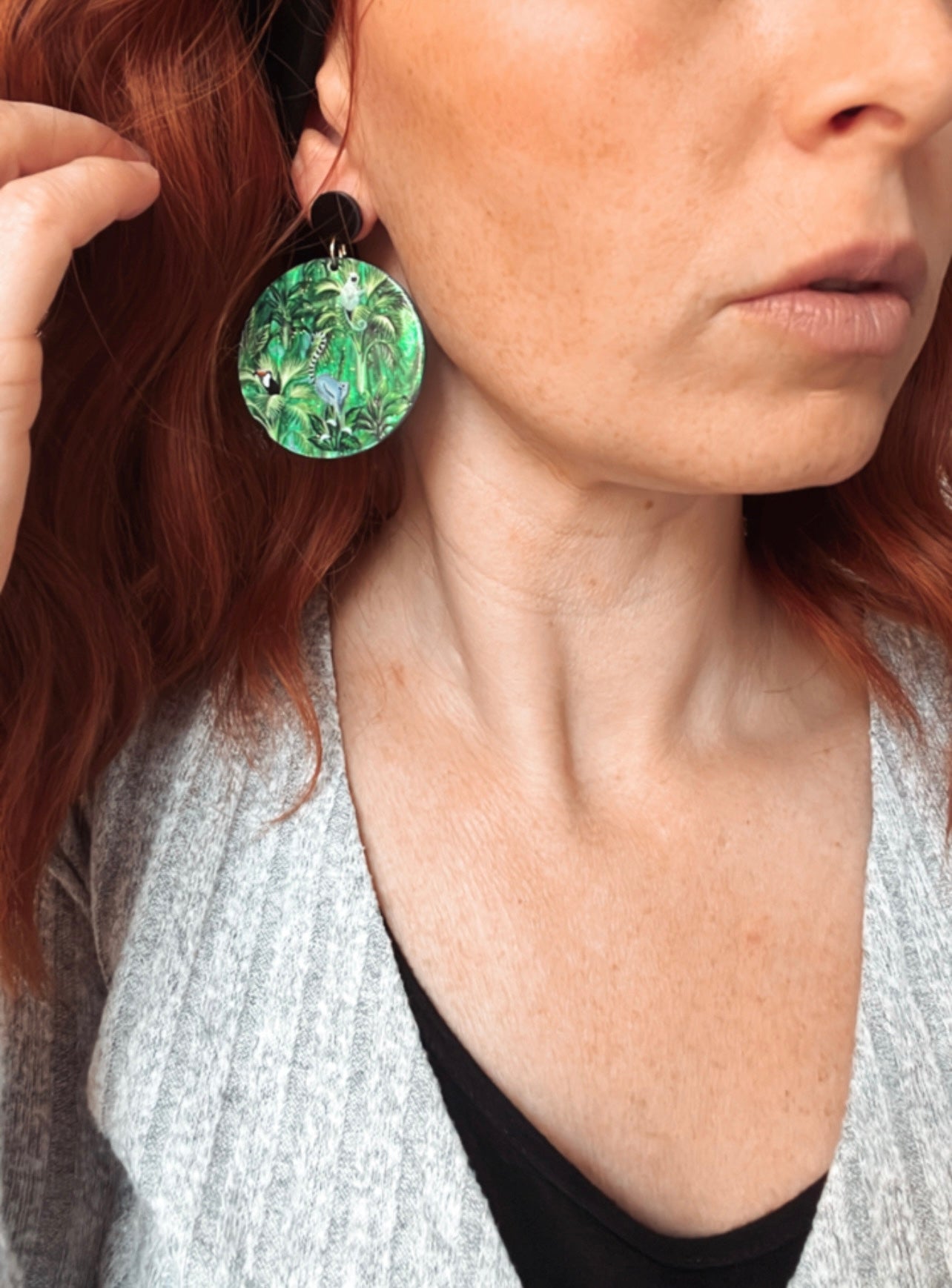 Boucles d’oreilles TRACY résine verte motif jungle et singes - Créations Uniques - Créations Uniques