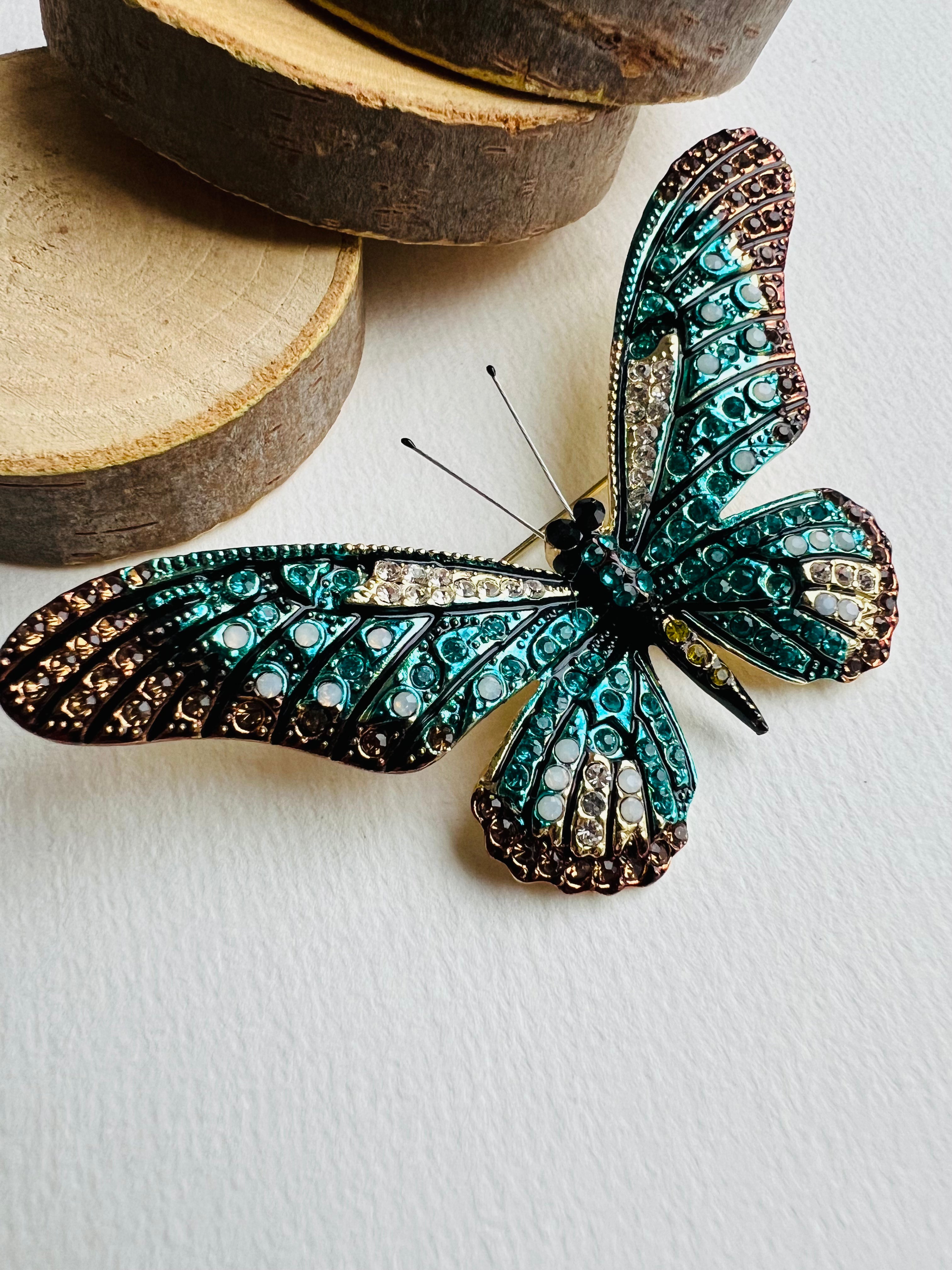 Broche CHARLYN grand papillon strass bleu turquoise - Créations Uniques
