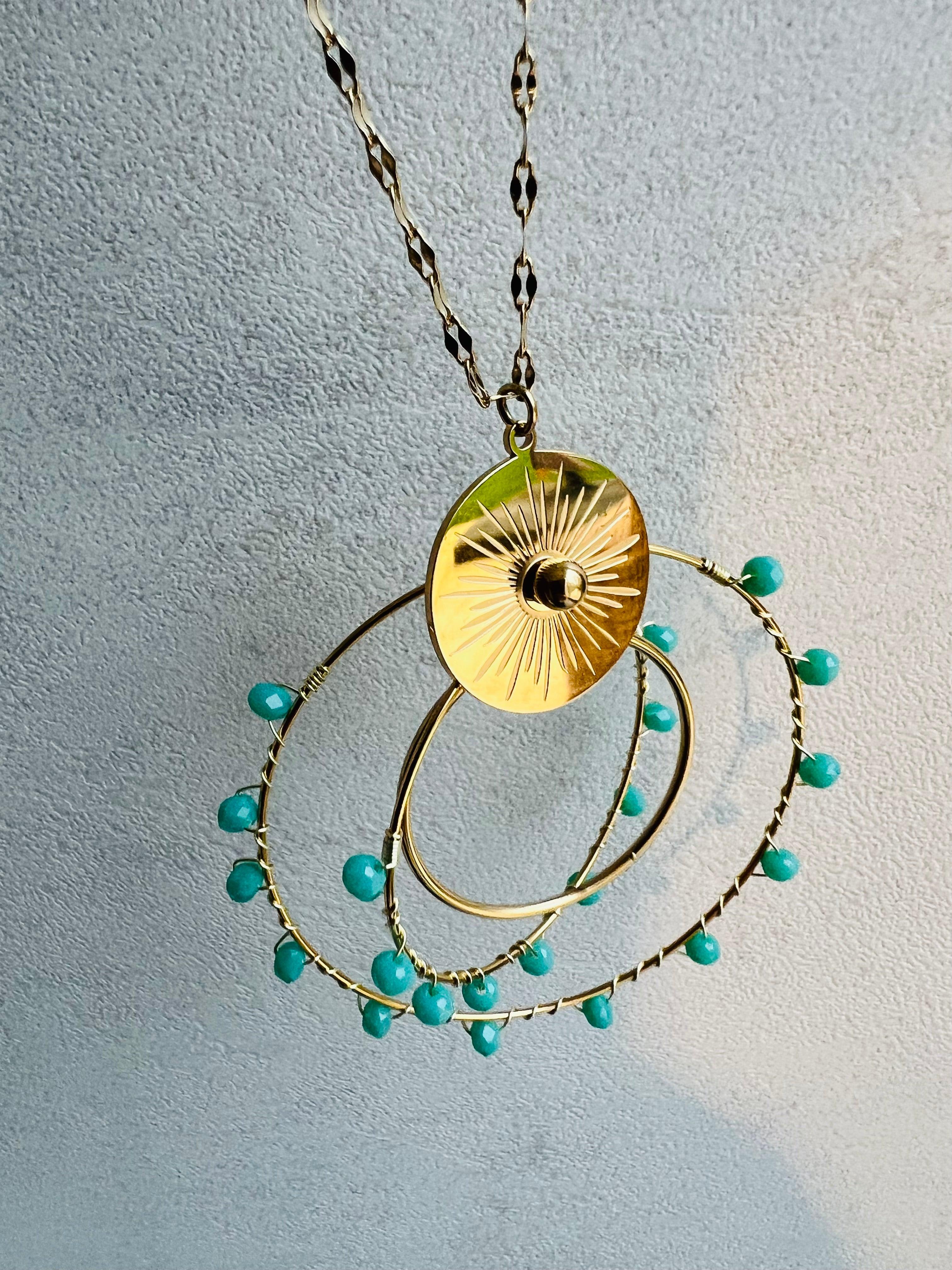 Collier BERTHE pendentif anneaux décorés de perles turquoise . - Créations Uniques