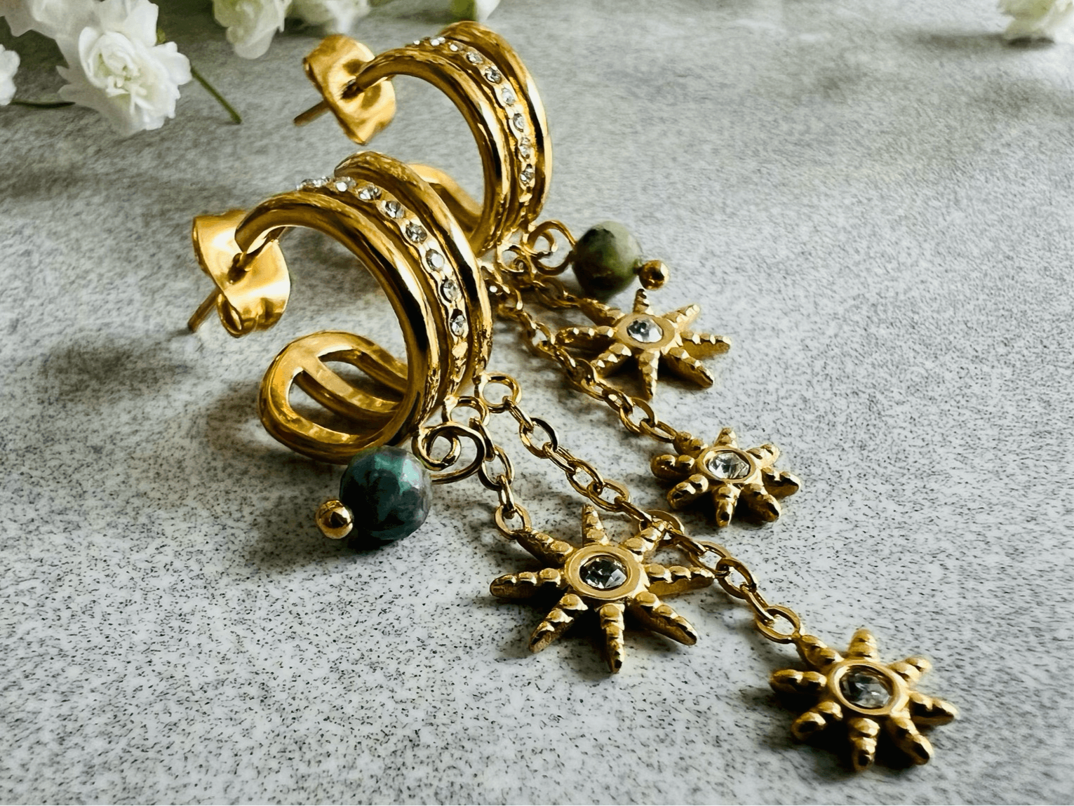 Boucles d’oreilles BLAKE étoiles dorées et touche de bleu - Créations Uniques