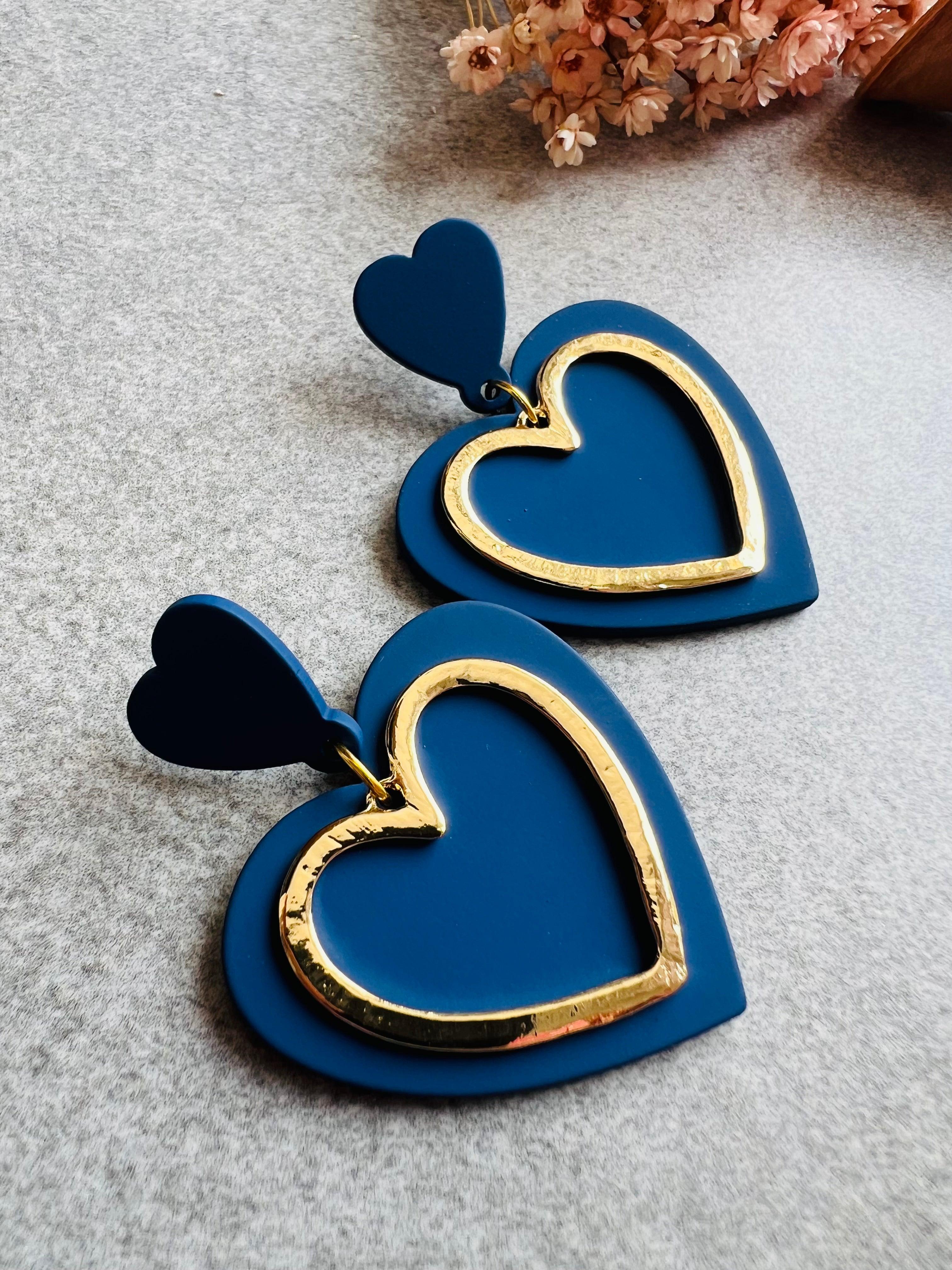 Boucles d’oreilles BROOKLYN cœurs bleu marine et dorés - Créations Uniques - Créations Uniques