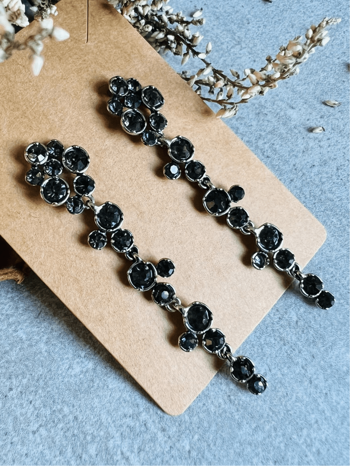 Boucles d’oreilles RAPHAËLLE pendantes bijou rétro noir - Créations Uniques