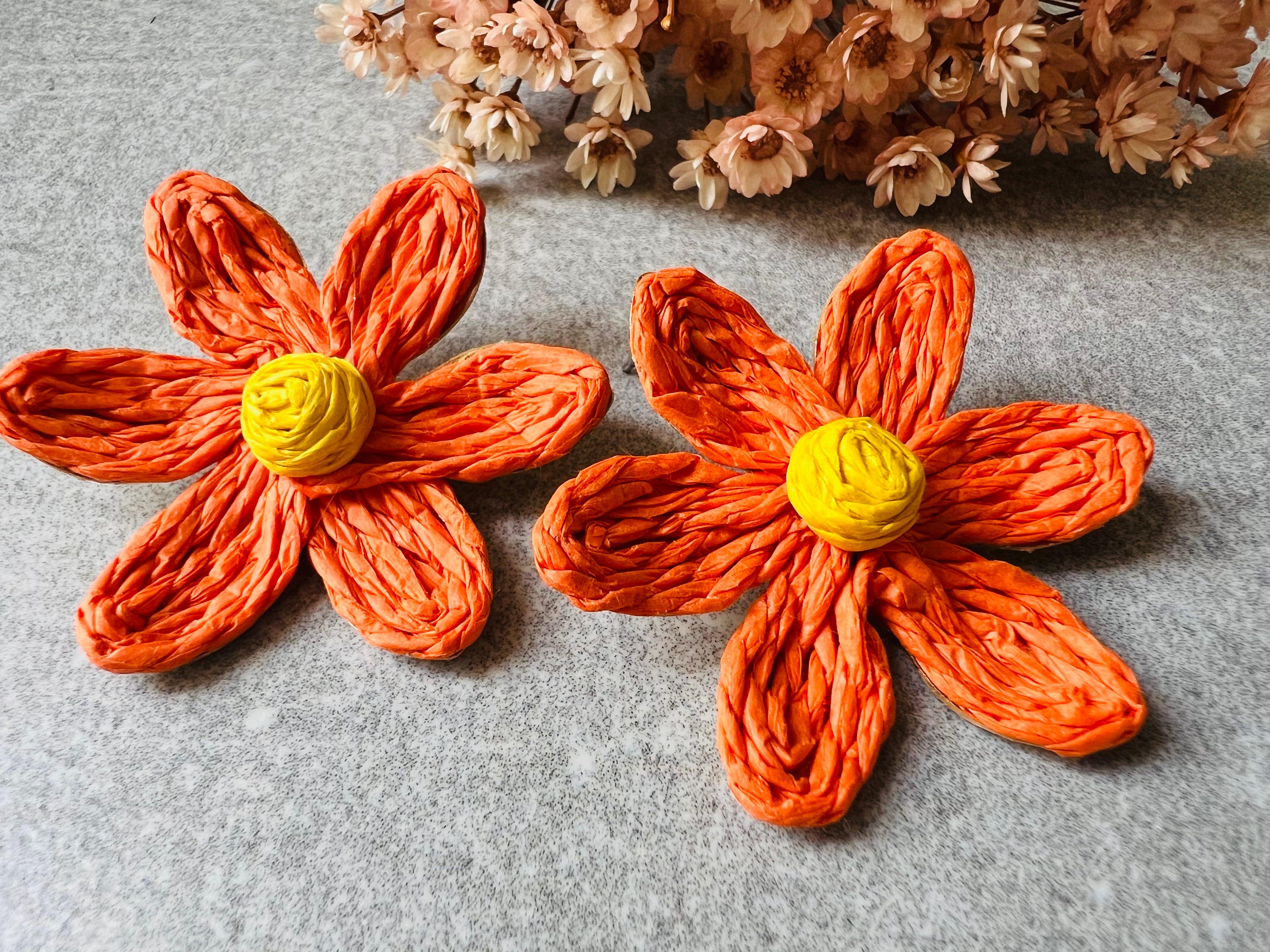 Boucles d’oreilles MATHILDE fleurs oranges courtes raphia - Créations Uniques
