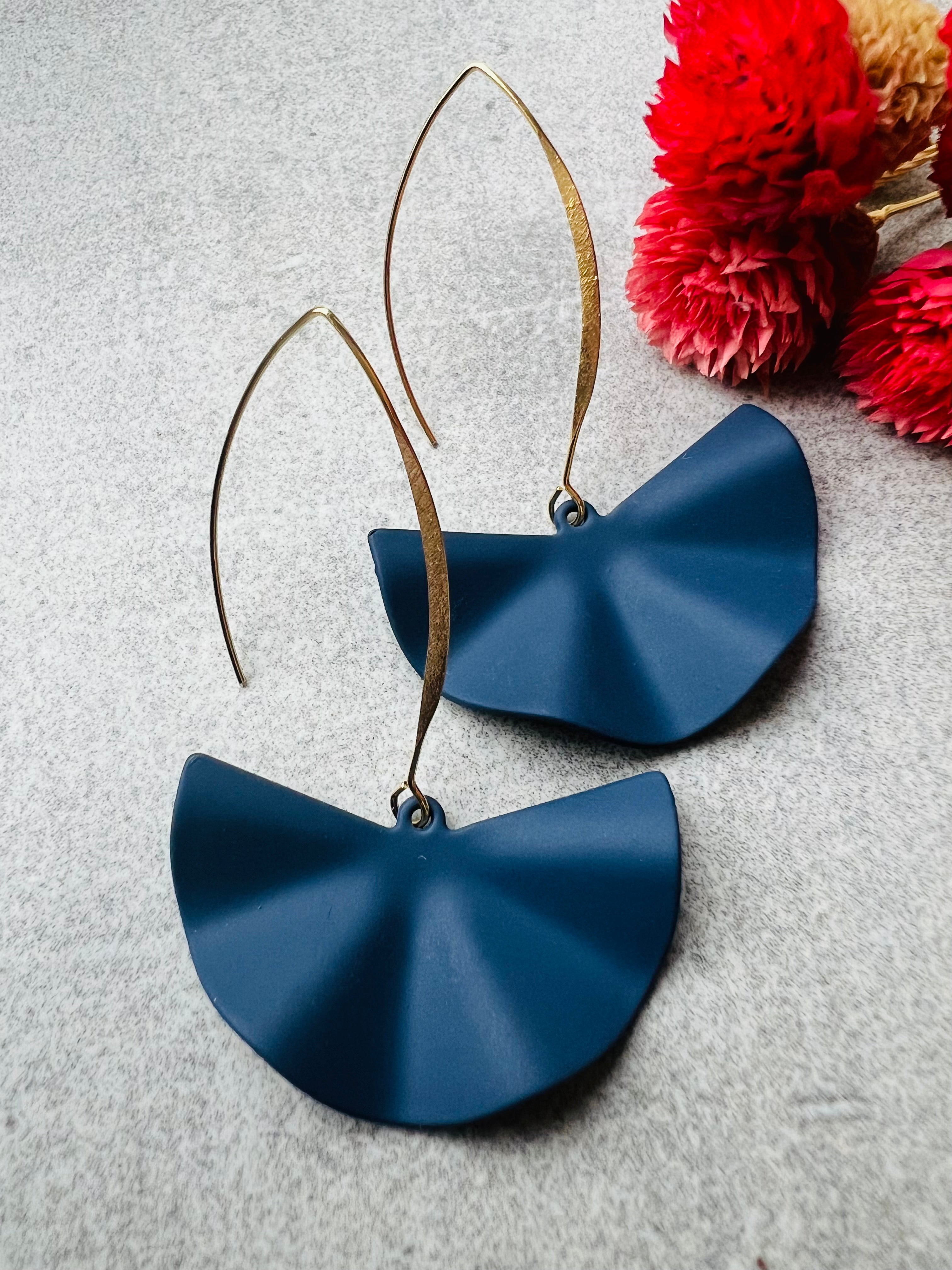 Boucles d’oreilles ADELE éventail noir, style casual - Créations Uniques - Créations Uniques