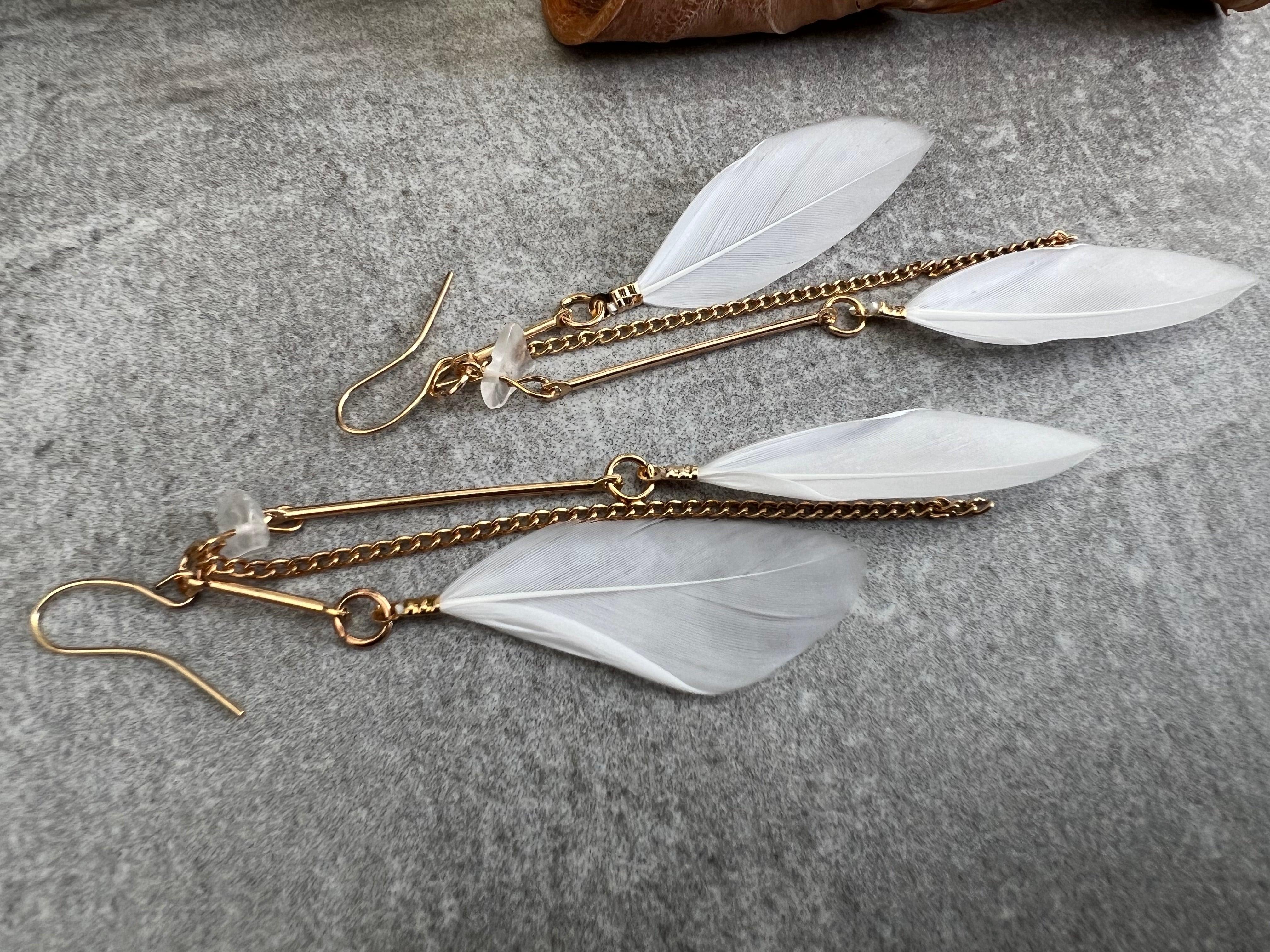 Boucles d’oreilles ANAÏS longues plumes blanches - Créations Uniques - Créations Uniques