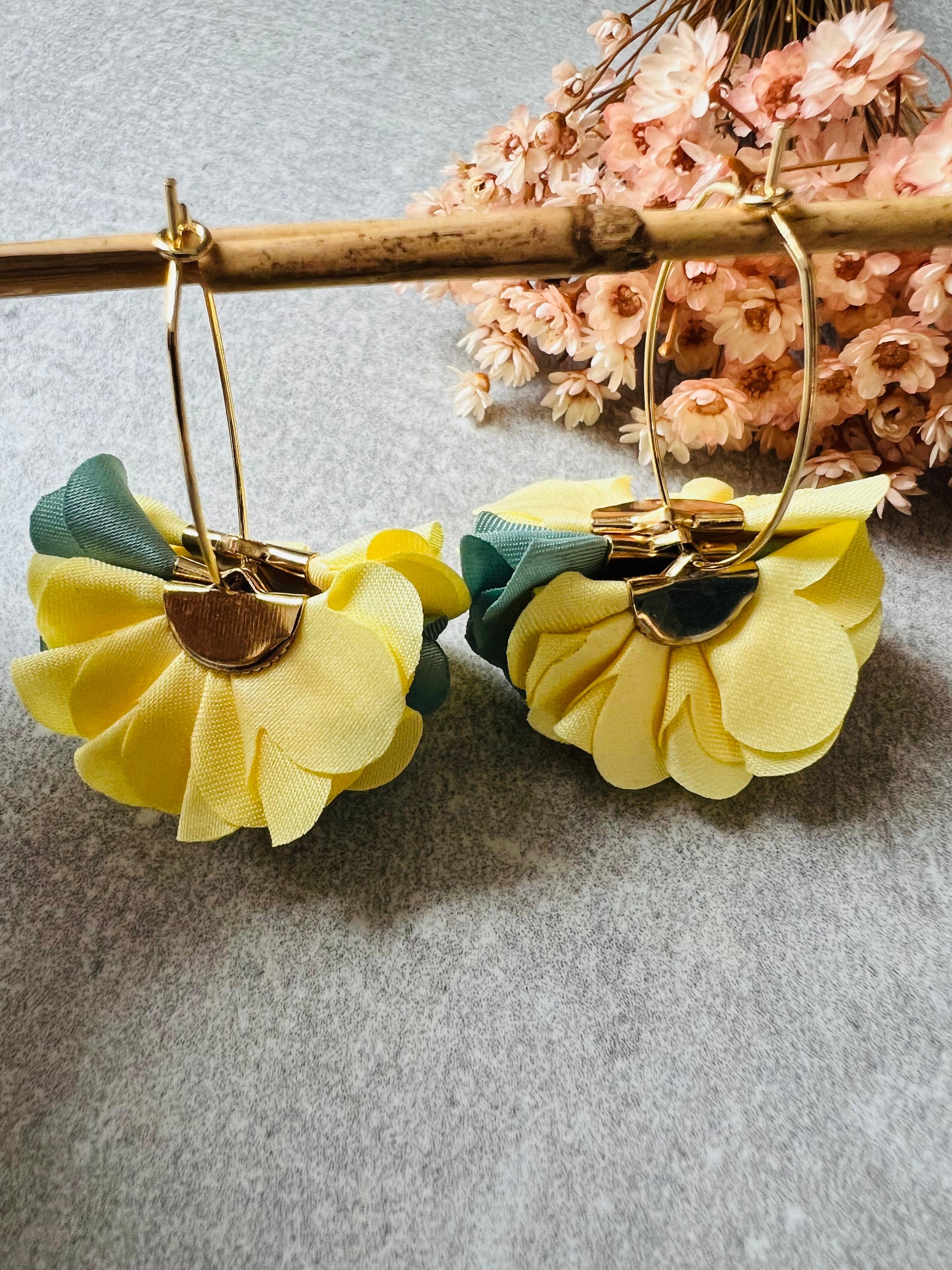 Boucles d’oreilles anneaux ovales SHEILA pampilles tissu jaune et vert - Créations Uniques - Créations Uniques