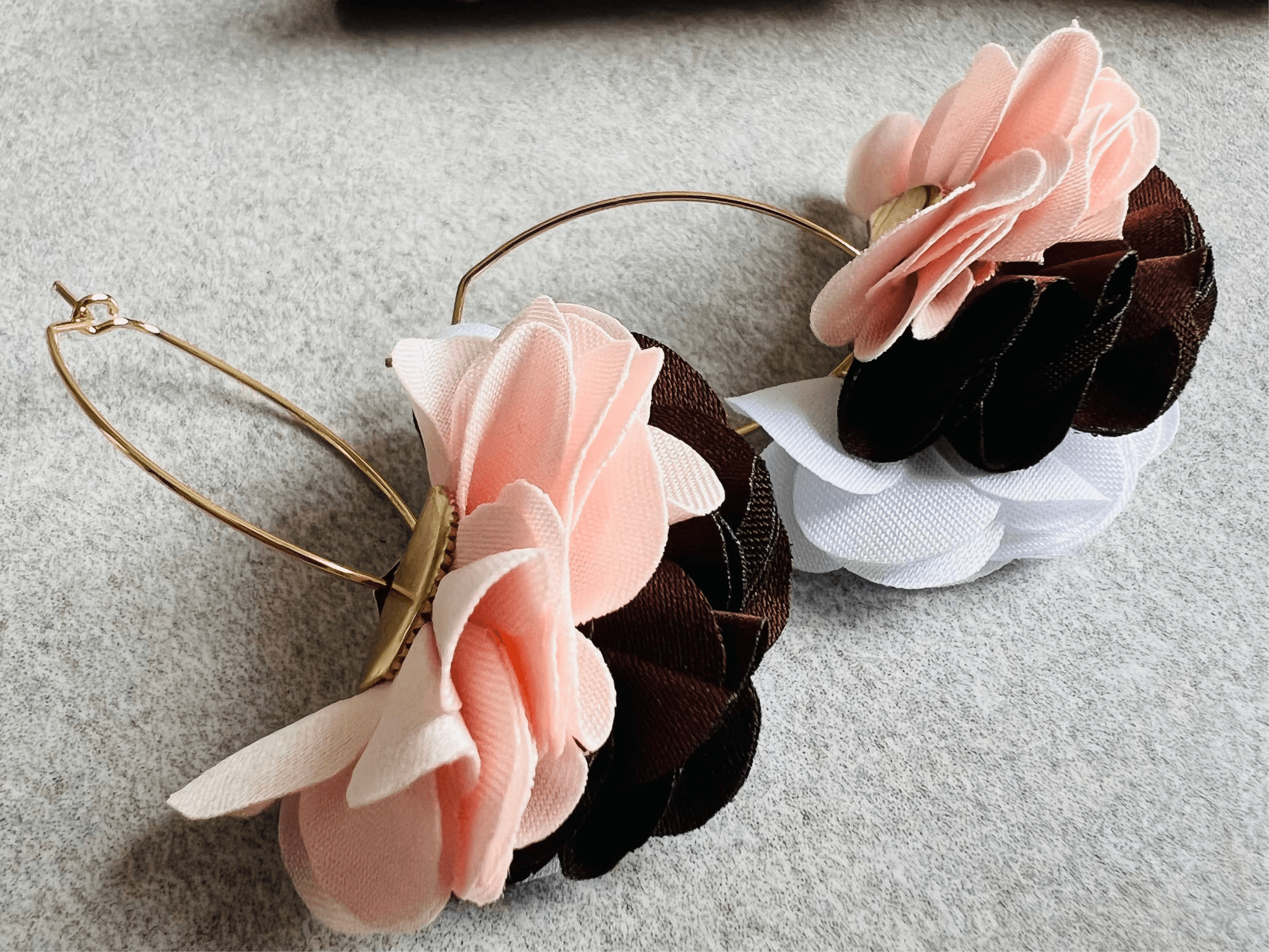 Boucles d’oreilles anneaux ovales KIRA pampilles tissu tricolore - Créations Uniques - Créations Uniques