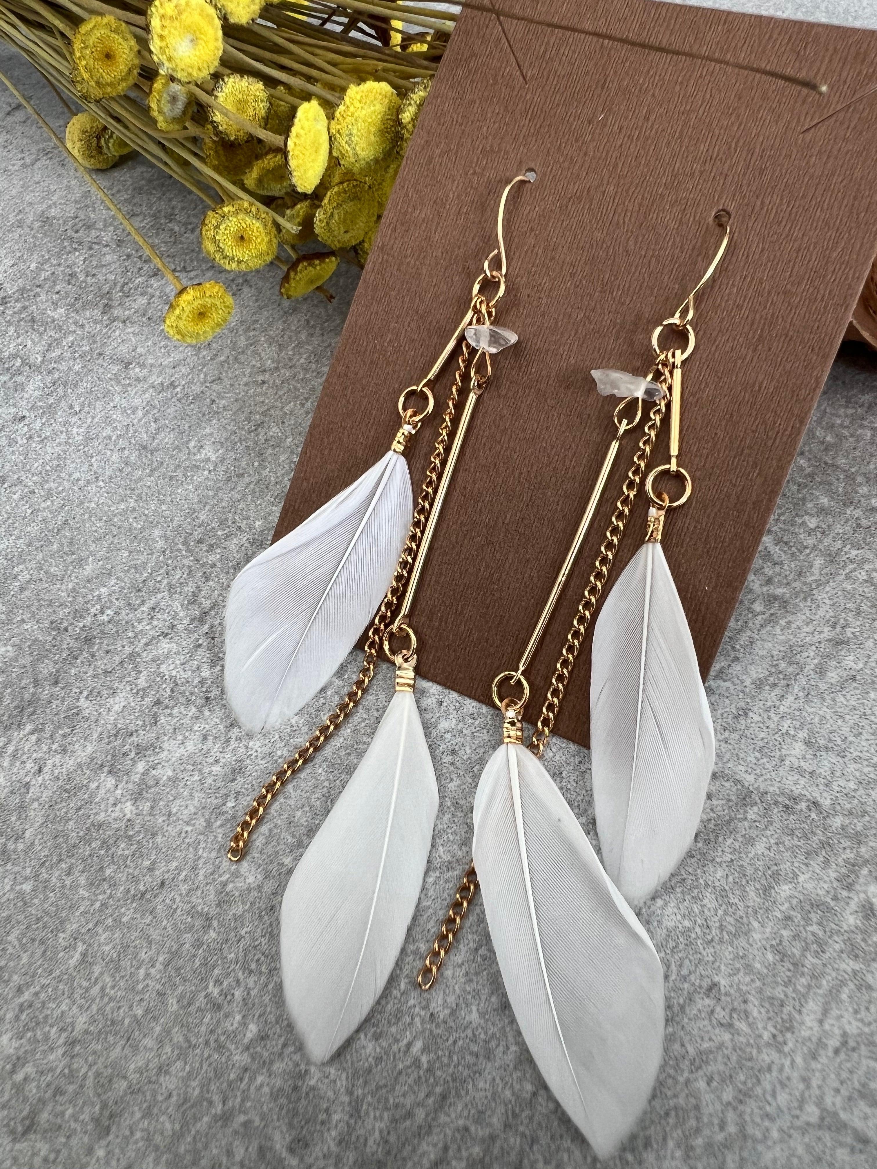 Boucles d’oreilles ANAÏS longues plumes blanches - Créations Uniques - Créations Uniques