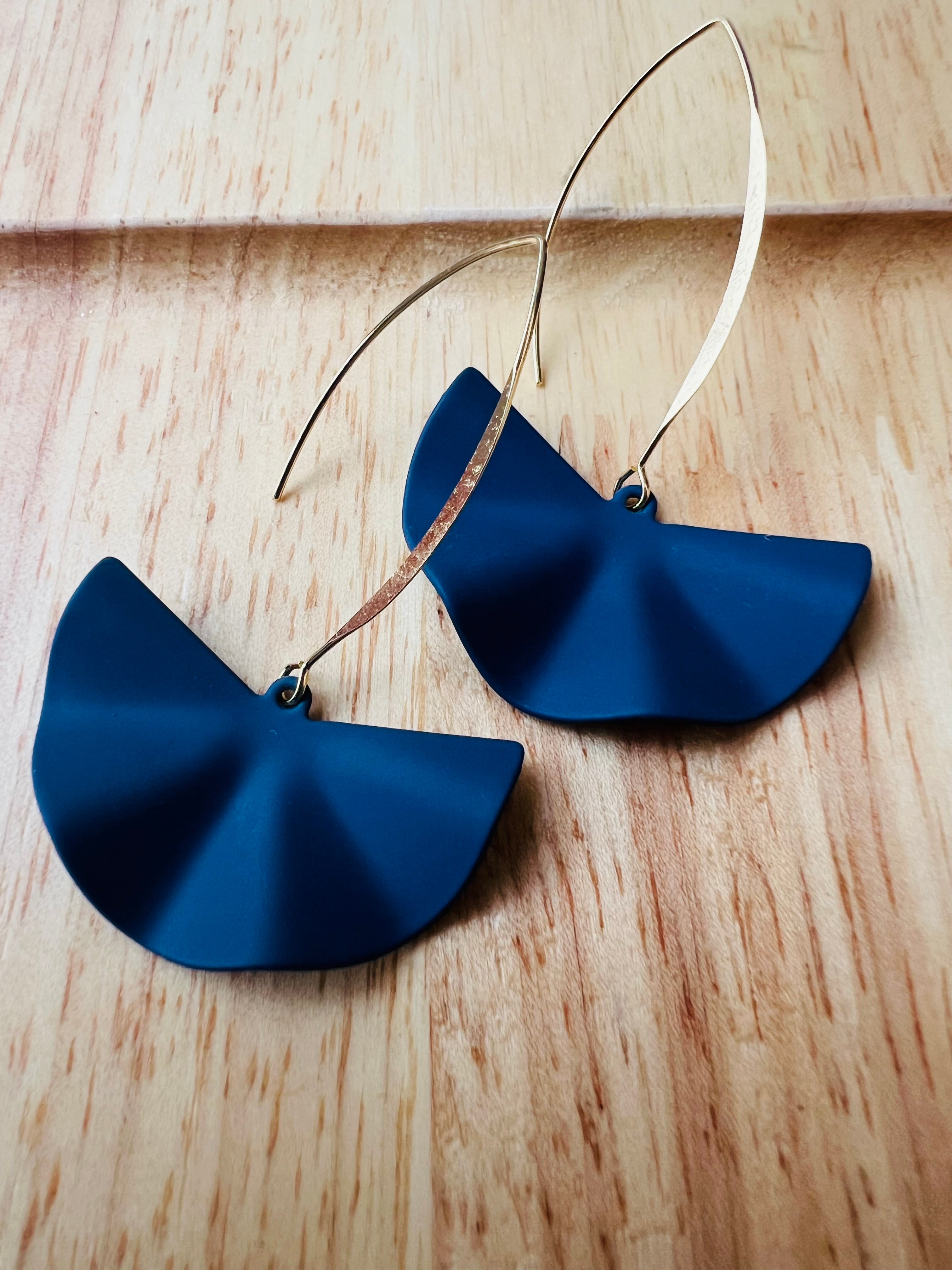 Boucles d’oreilles ADELE éventail noir, style casual - Créations Uniques - Créations Uniques