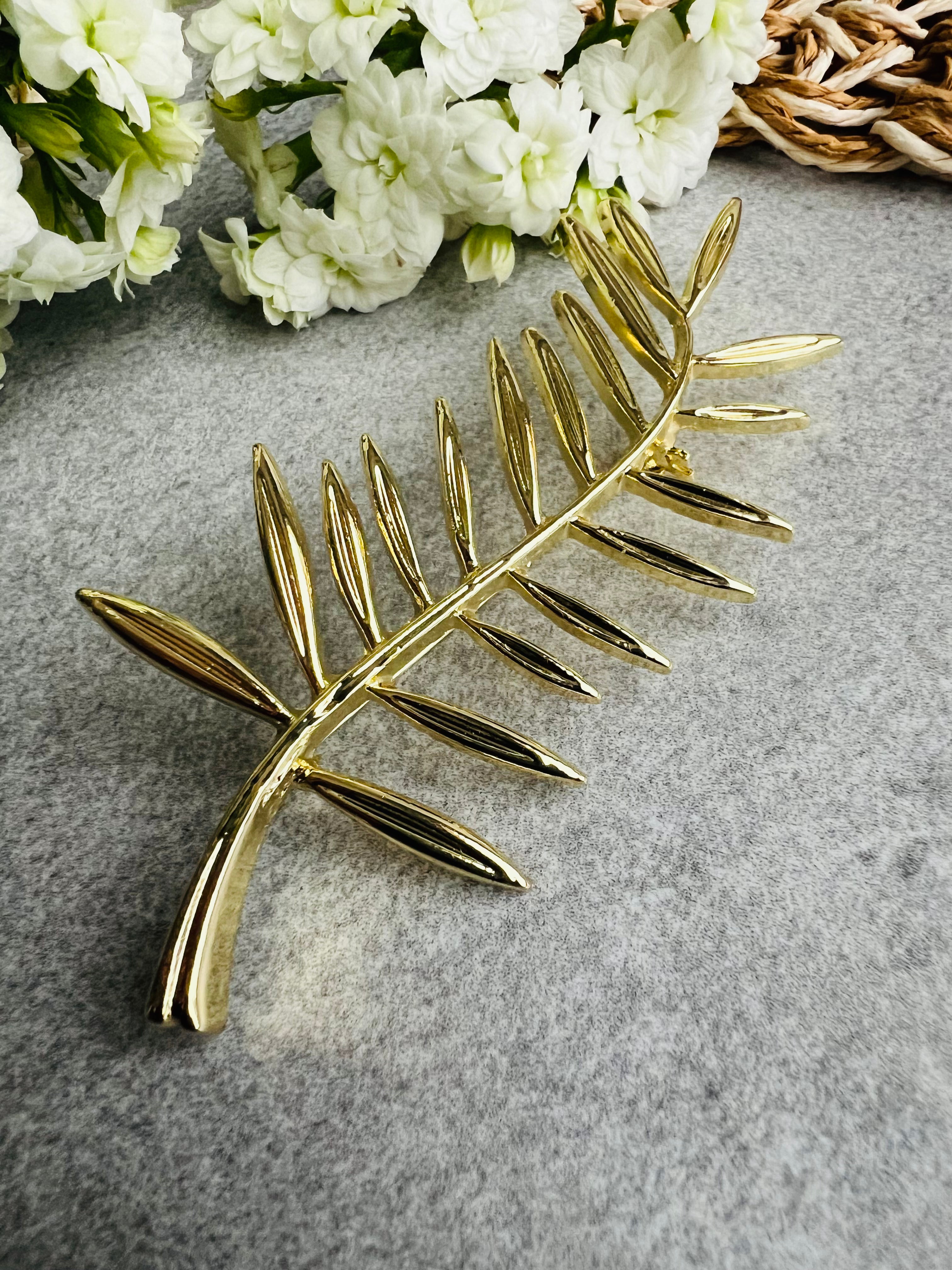 Broche chic CANDELARIA grande feuille dorée - Créations Uniques