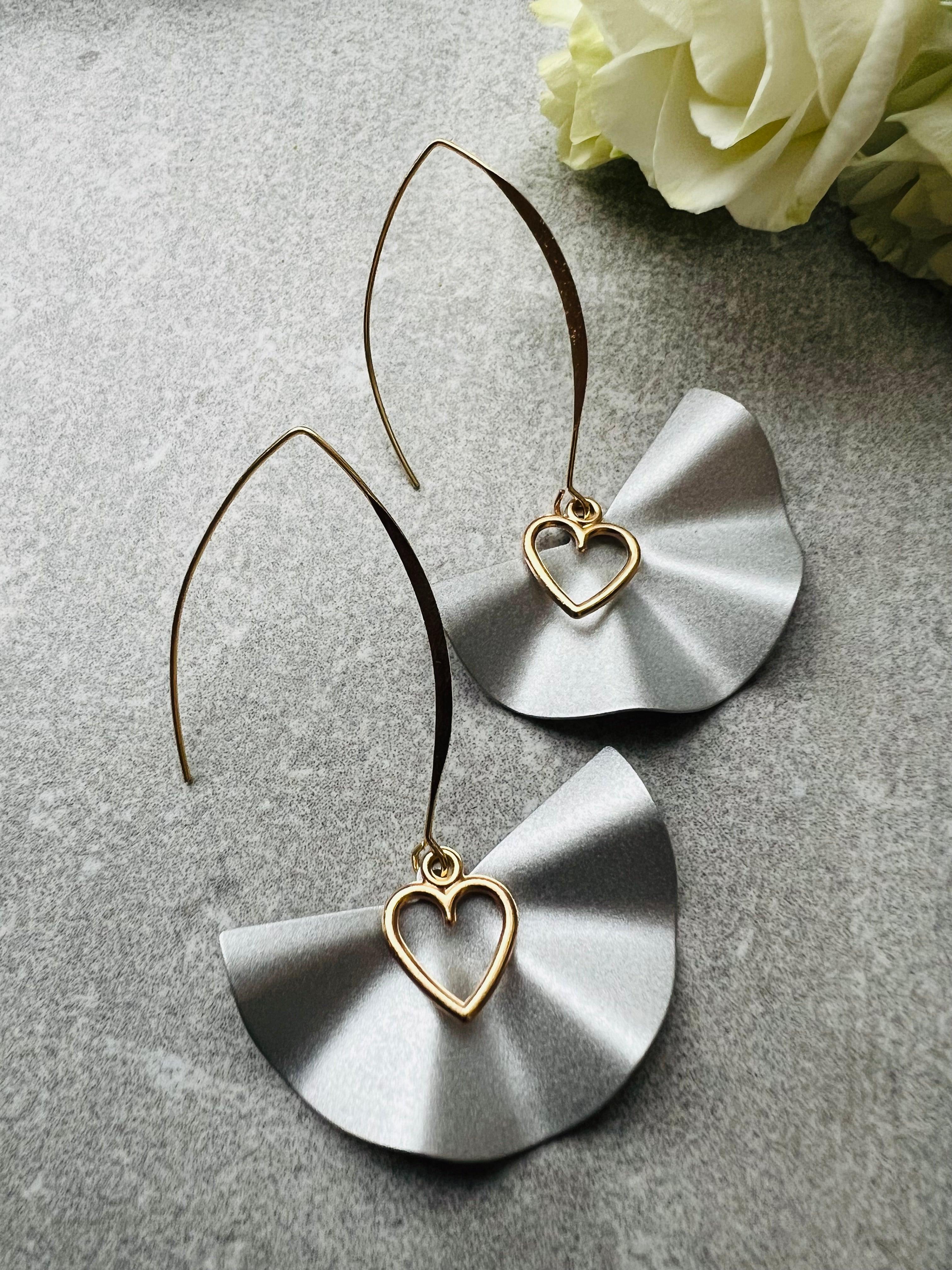 Boucles d’oreilles SELENE éventails argentés cœurs dorés - Créations Uniques - Créations Uniques