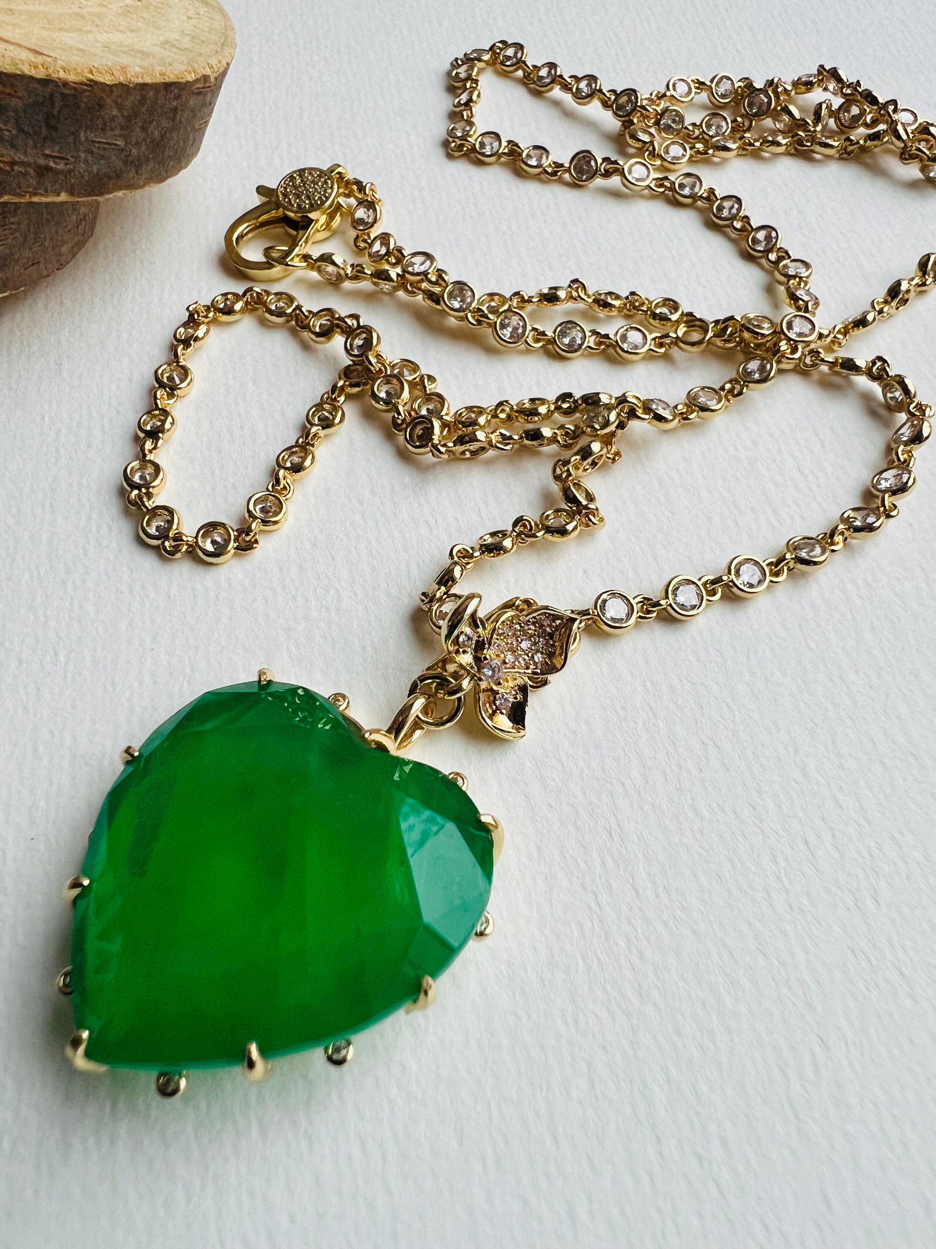 Collier TERRY sautoir pendentif cœur vert chaîne dorée diamantée - Créations Uniques