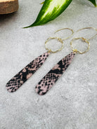 Boucles d’oreilles NATALEE longues gouttes résine motif python - Créations Uniques - Créations Uniques