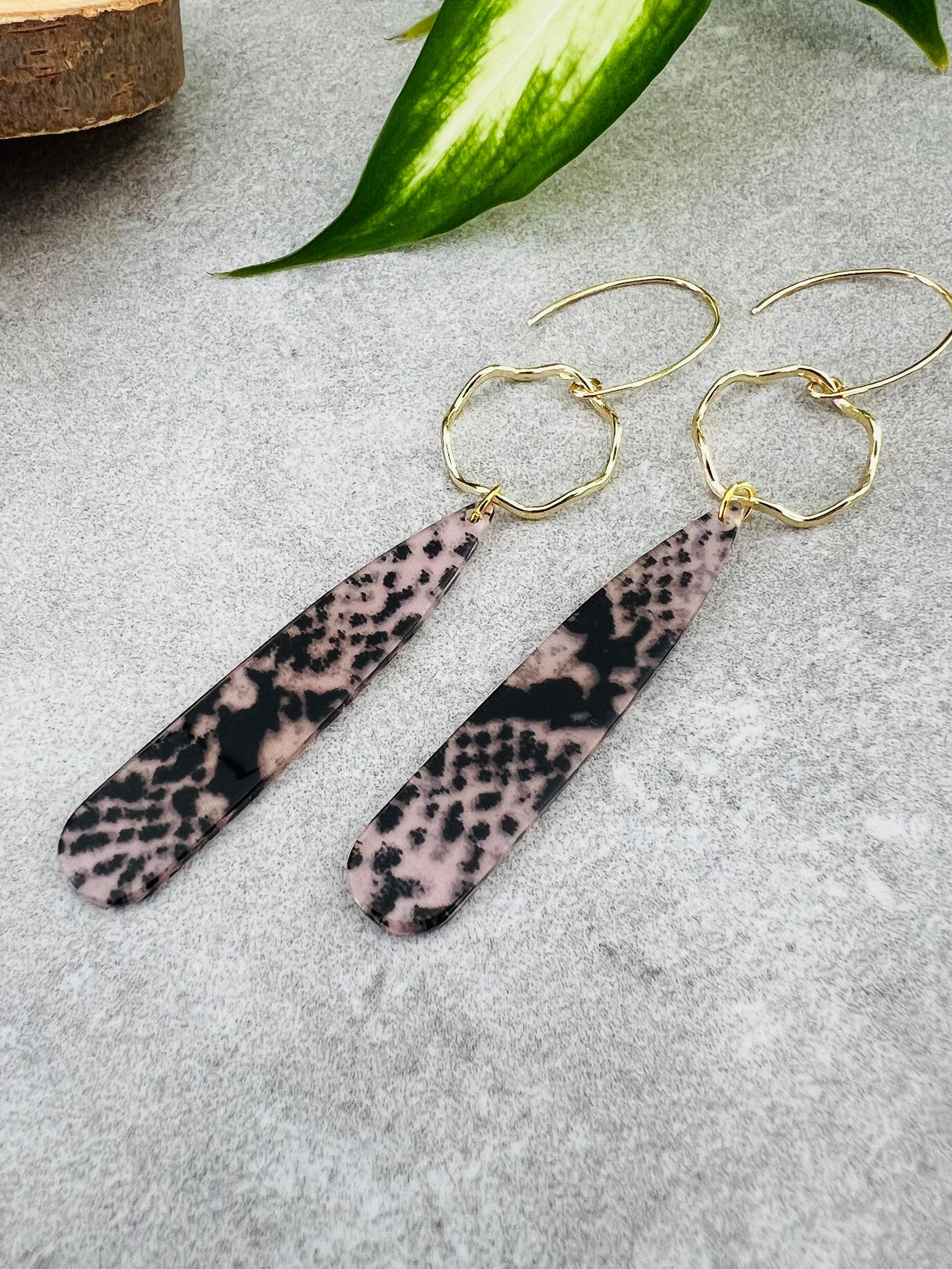 Boucles d’oreilles NATALEE longues gouttes résine motif python - Créations Uniques - Créations Uniques