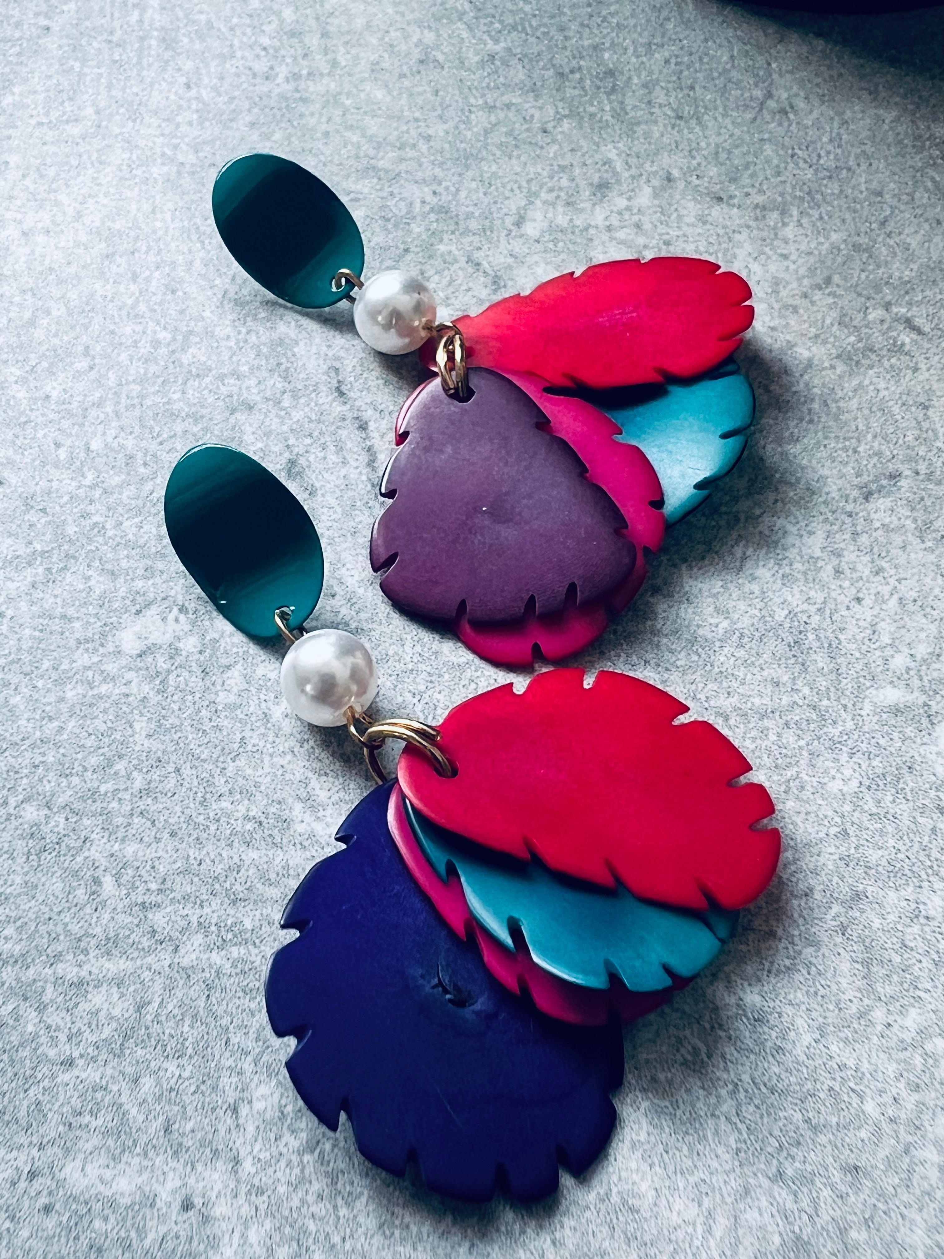 Boucles d’oreilles GENNIFER pétales de tagua multicolores- Créations Uniques - Créations Uniques