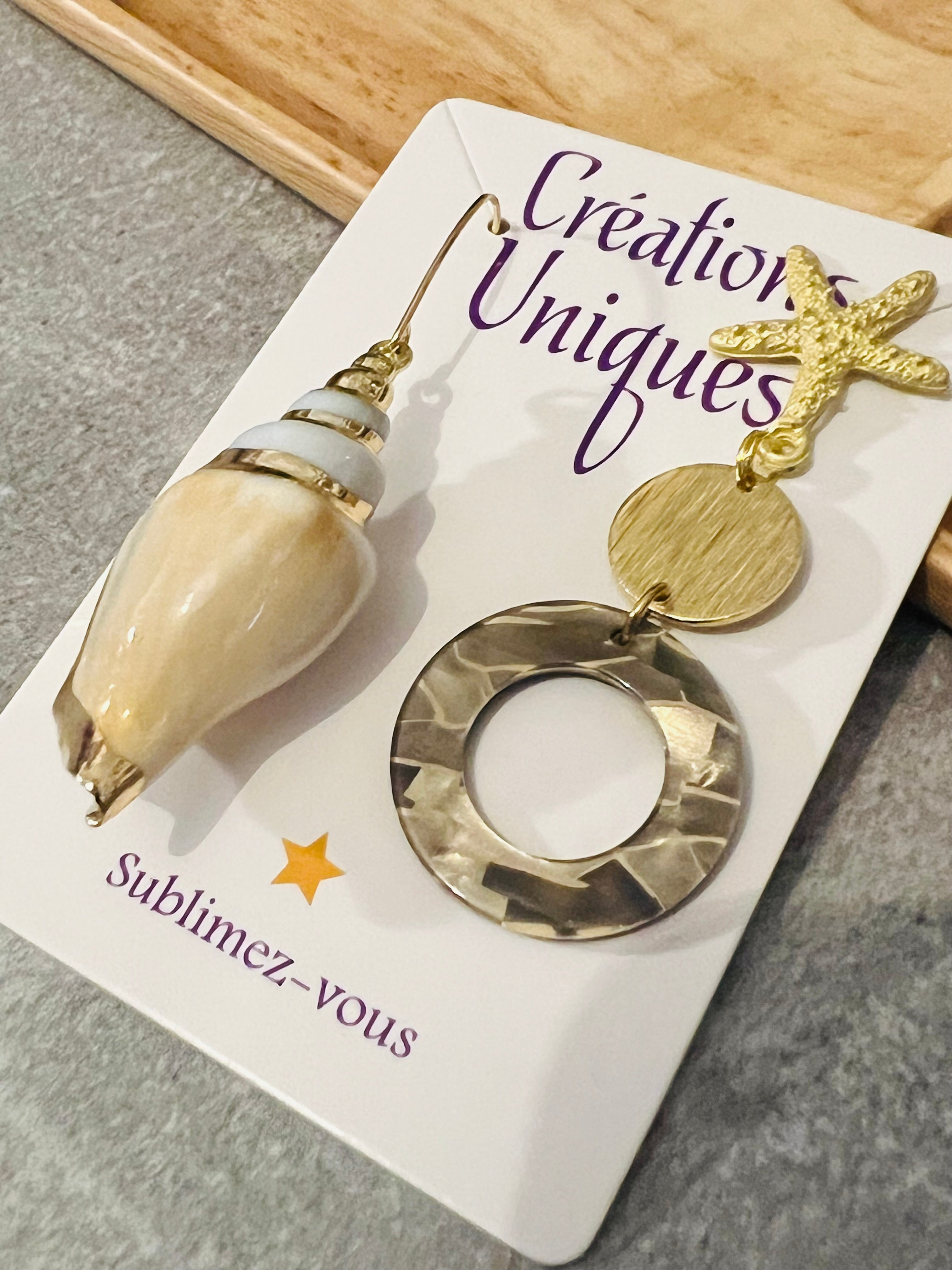 Boucles d’oreilles MINA thème plage, asymétriques - Créations Uniques