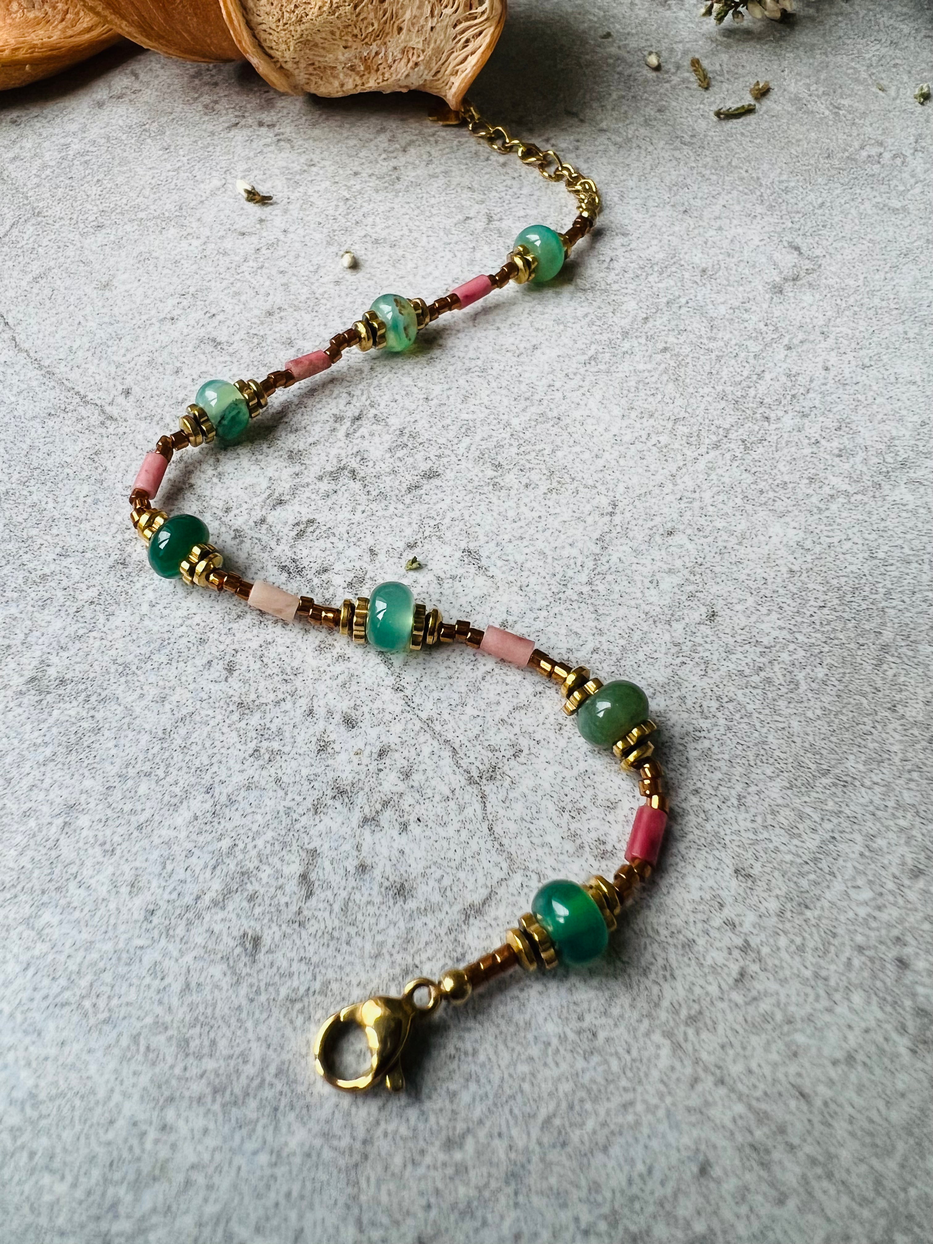 Bracelet LUISA perles vertes et roses - Créations Uniques