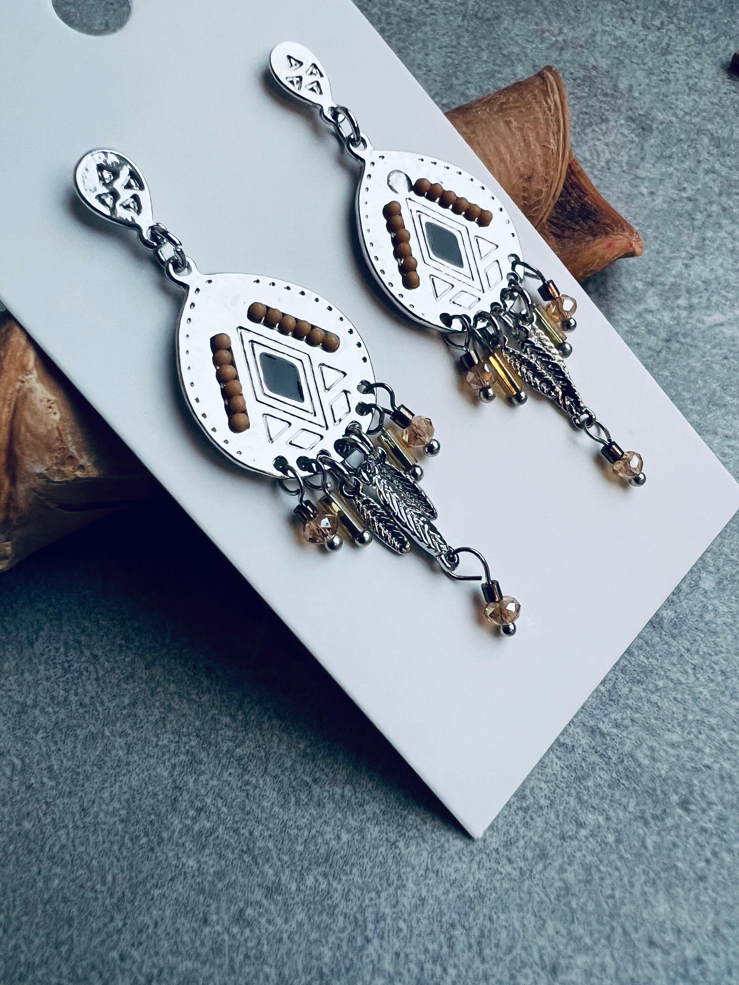 Boucles d’oreilles GIGI argenté et beige - Créations Uniques