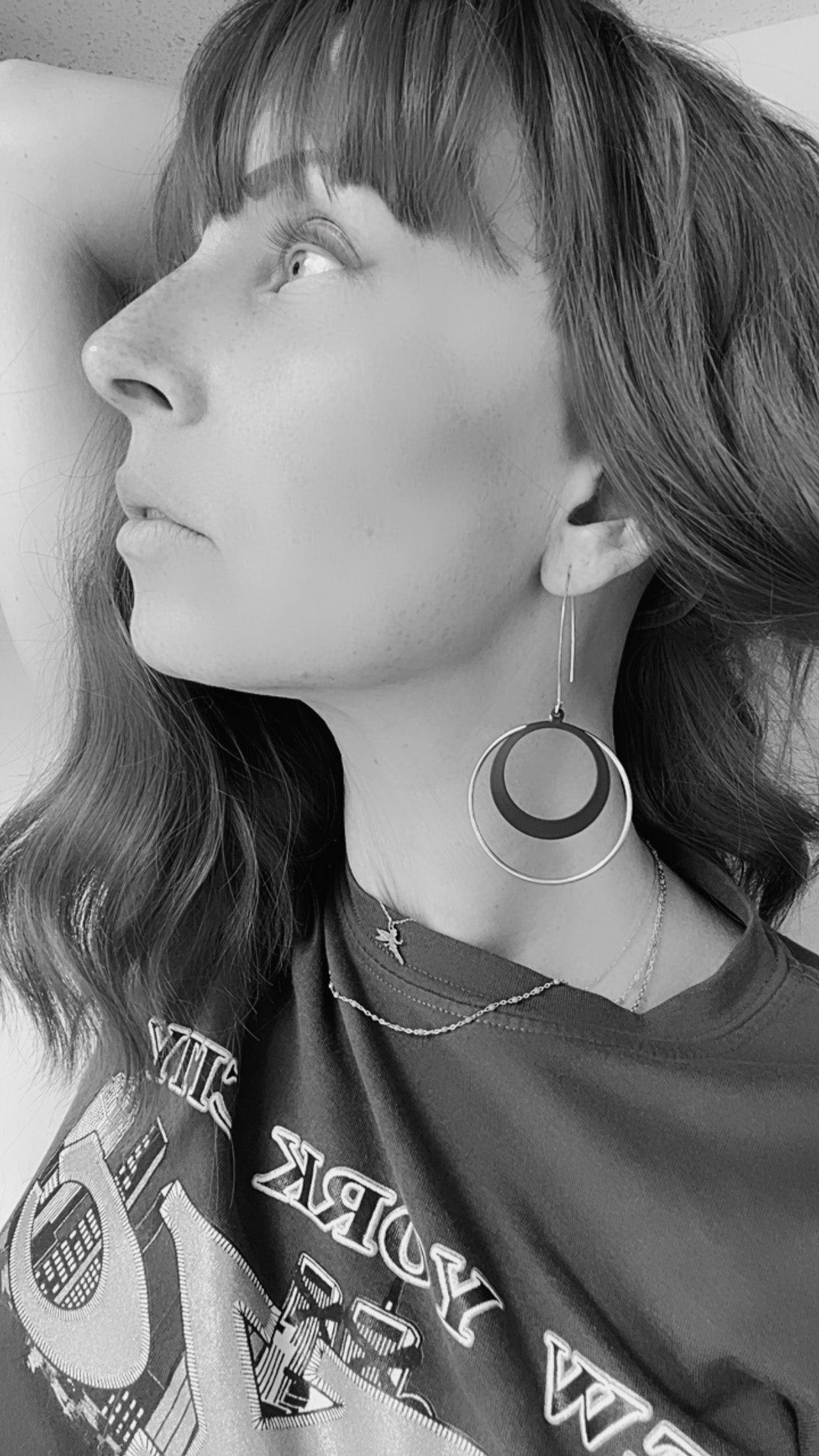 Boucles d’oreilles DELIA noires et dorées - Créations Uniques - Créations Uniques