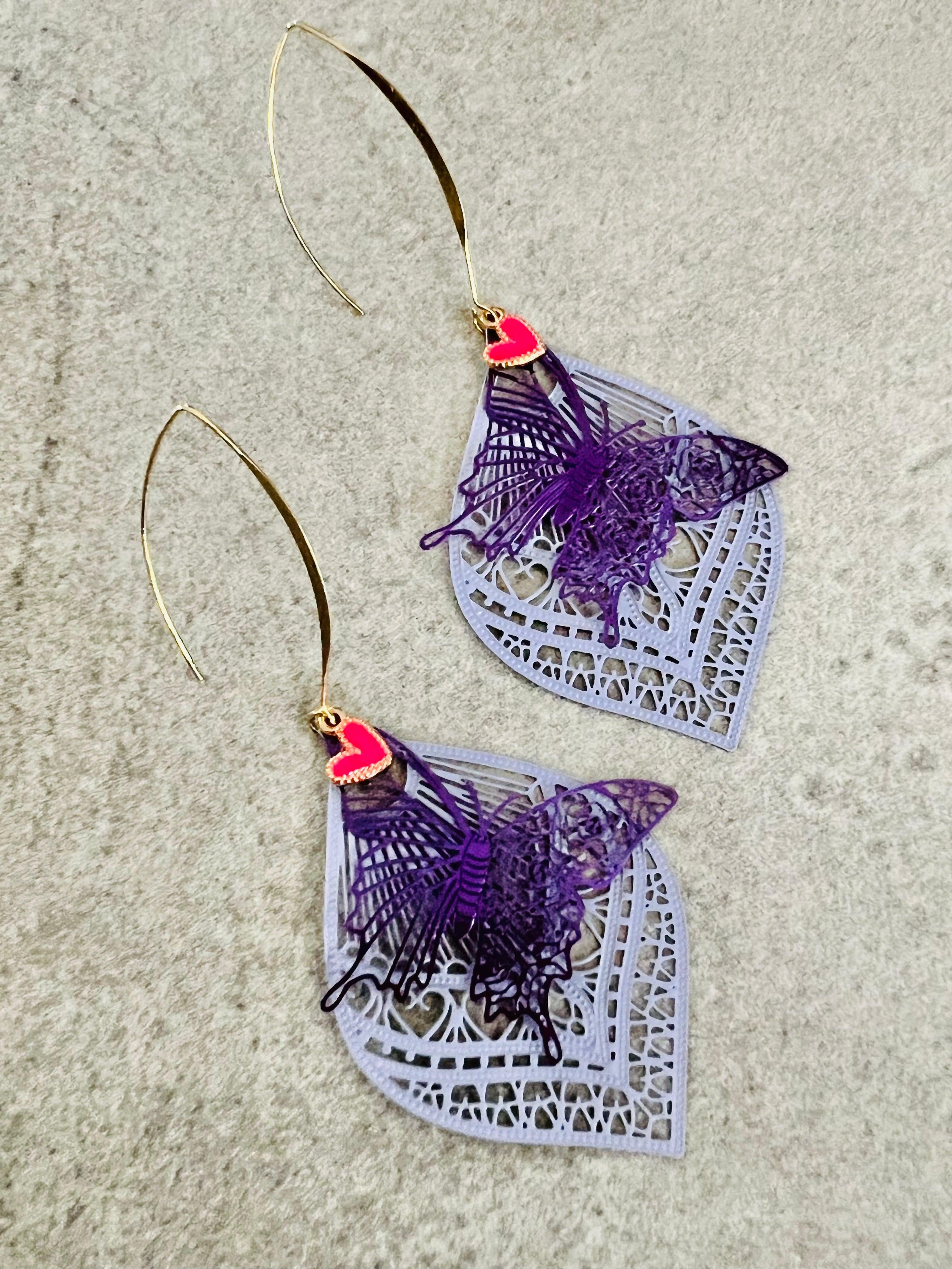 Boucles d’oreilles ARIETA gouttes lilas et papillons violets - Créations Uniques - Créations Uniques