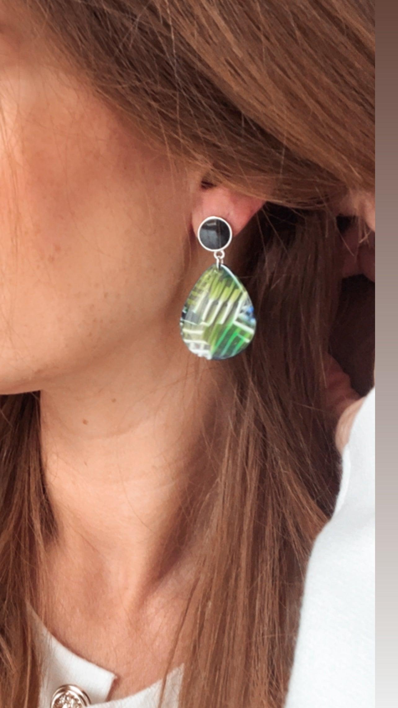 Boucles d’oreilles AUGUSTINE gouttes resine bleu et vert - Créations Uniques - Créations Uniques