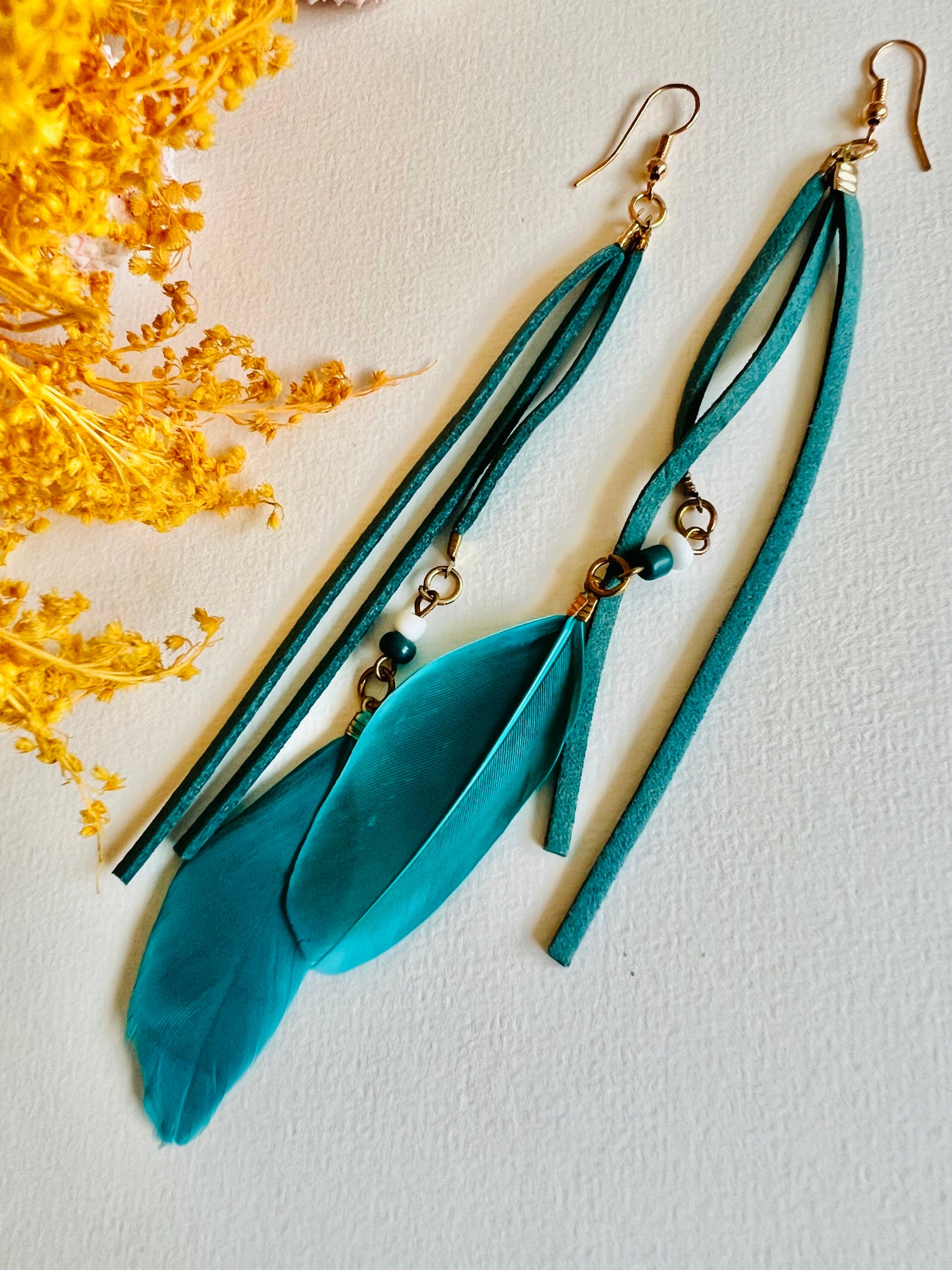 Boucles d’oreilles longues DEVA plumes bleu canard - Créations Uniques