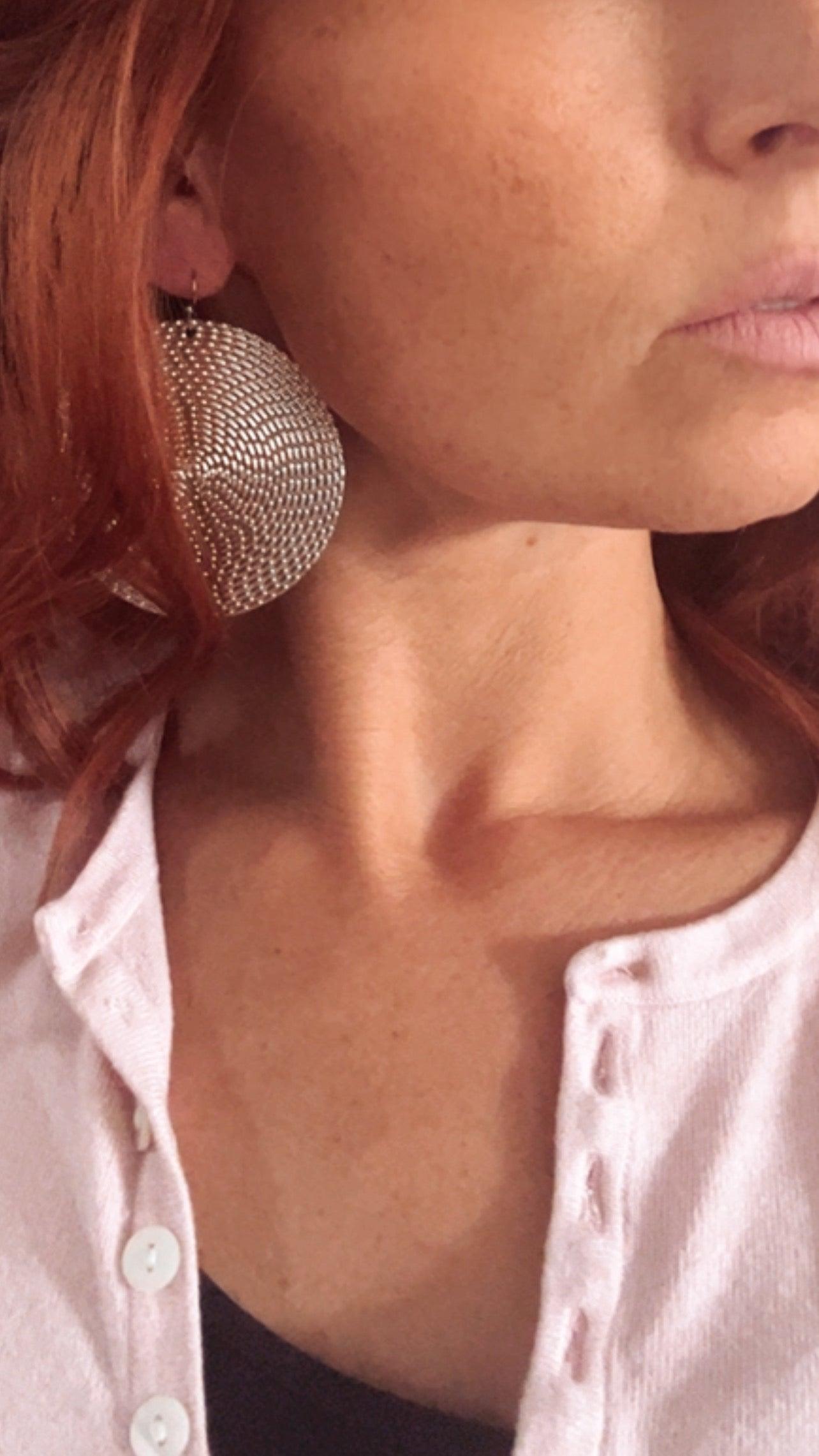 Boucles d’oreilles MARINE grands disques argentés - Créations Uniques - Créations Uniques