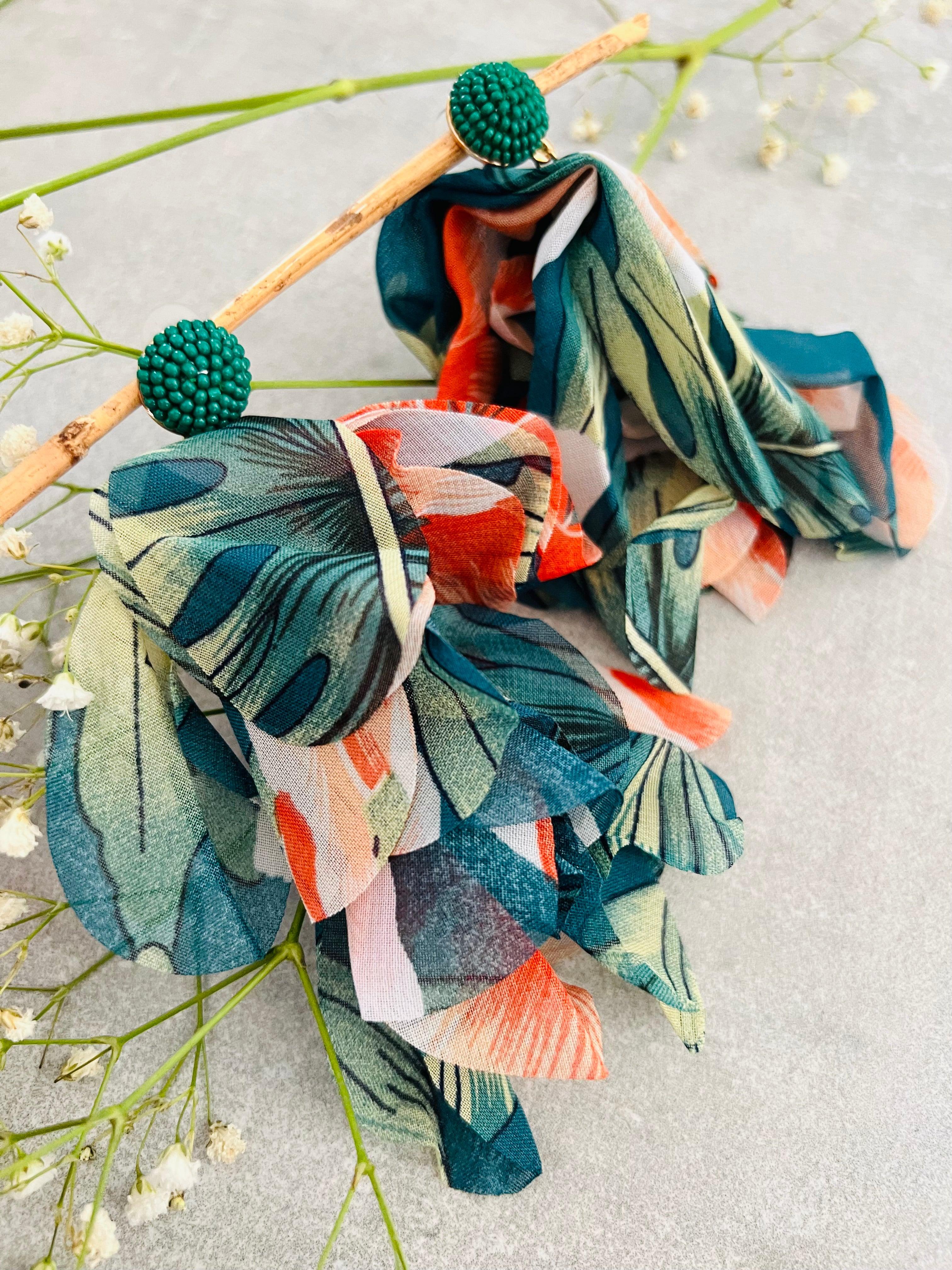 Boucles d’oreilles ALESSANDRA tissu motif fleuri vert - Créations Uniques