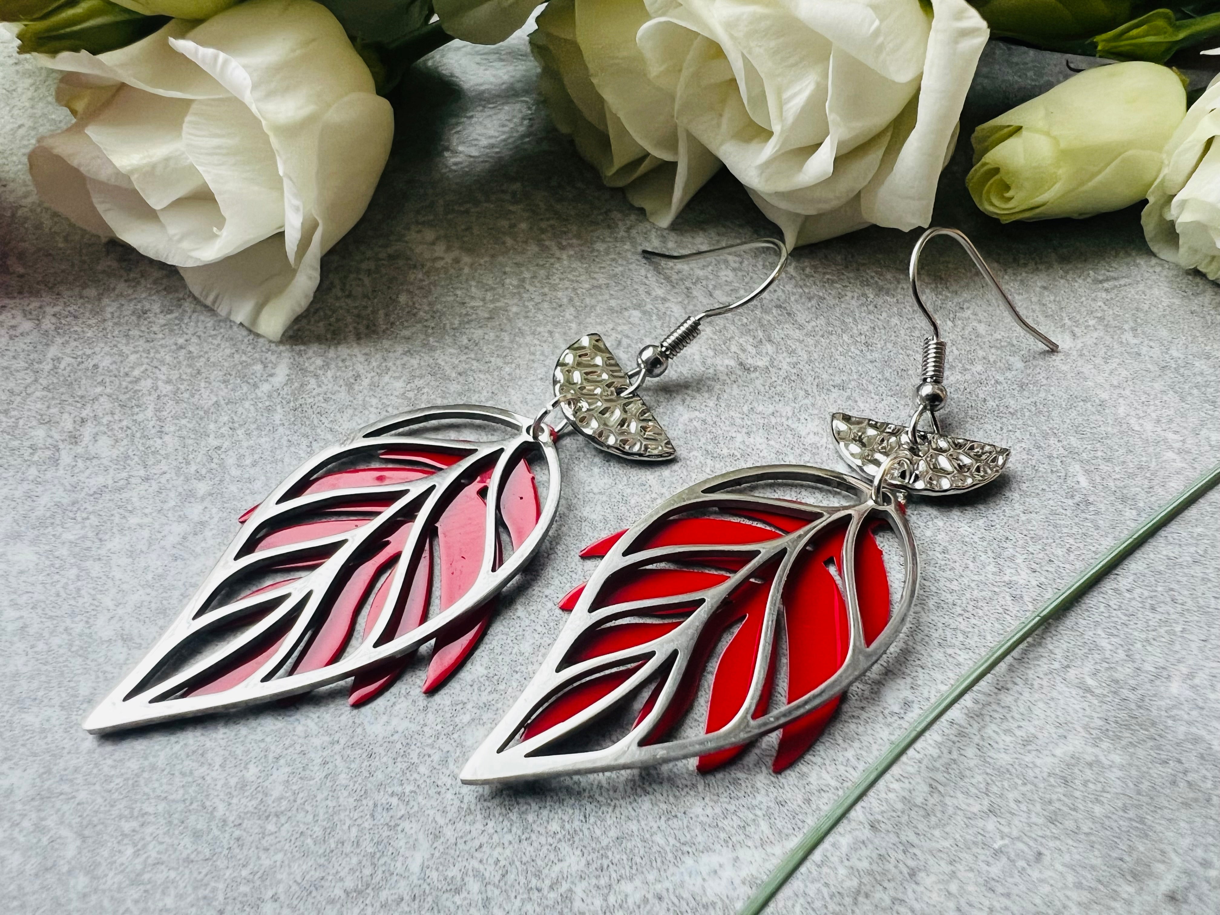 Boucles d’oreilles SHELAINE feuilles rouges - Créations Uniques - Créations Uniques