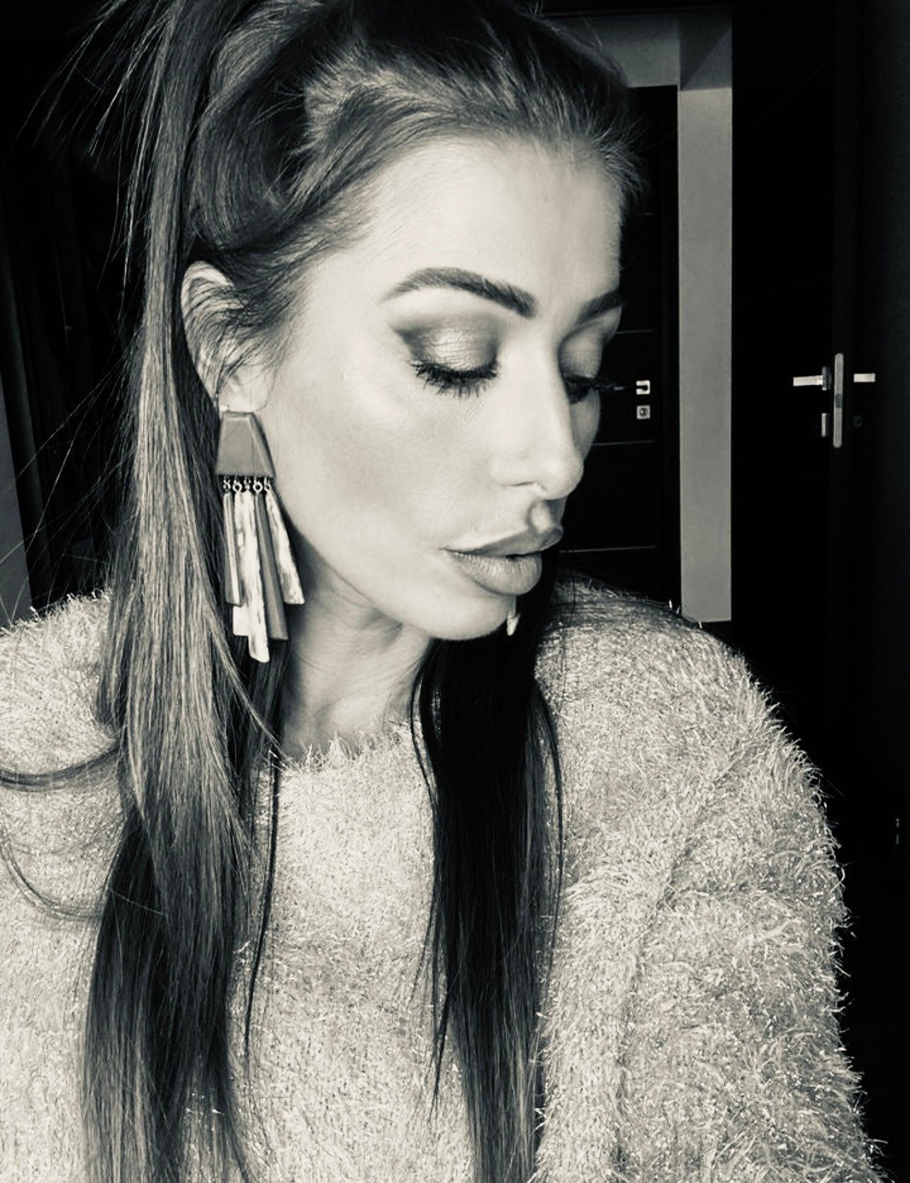 Boucles d’oreilles KATHLEEN grande modèle bleu lavande résine - Créations Uniques